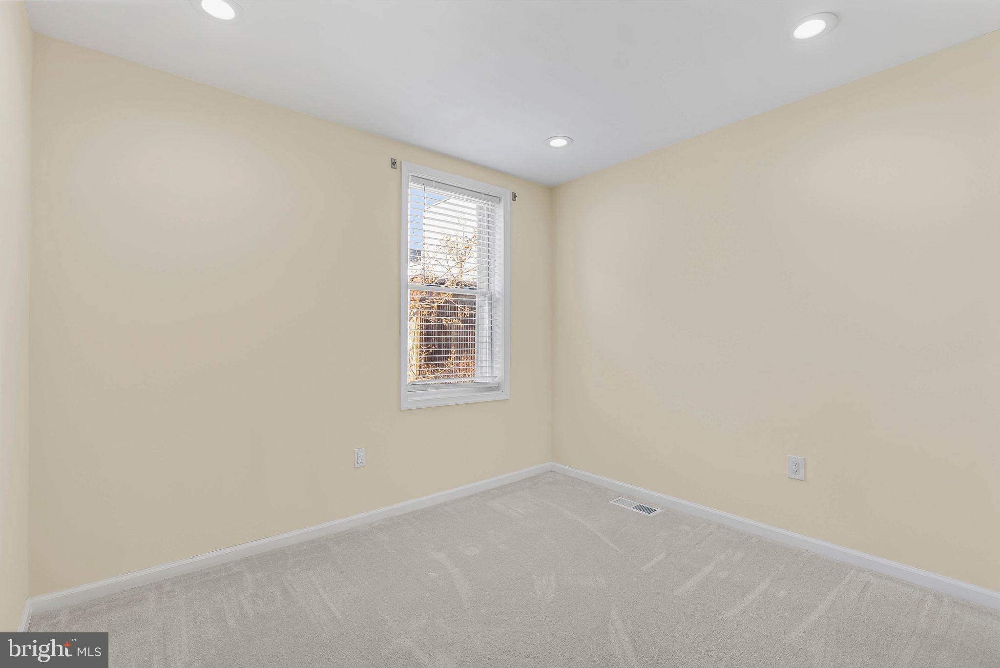 EAST KENSINGTON - Residential