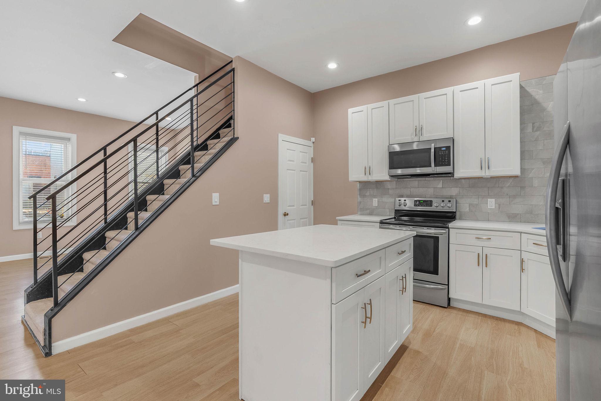 EAST KENSINGTON - Residential