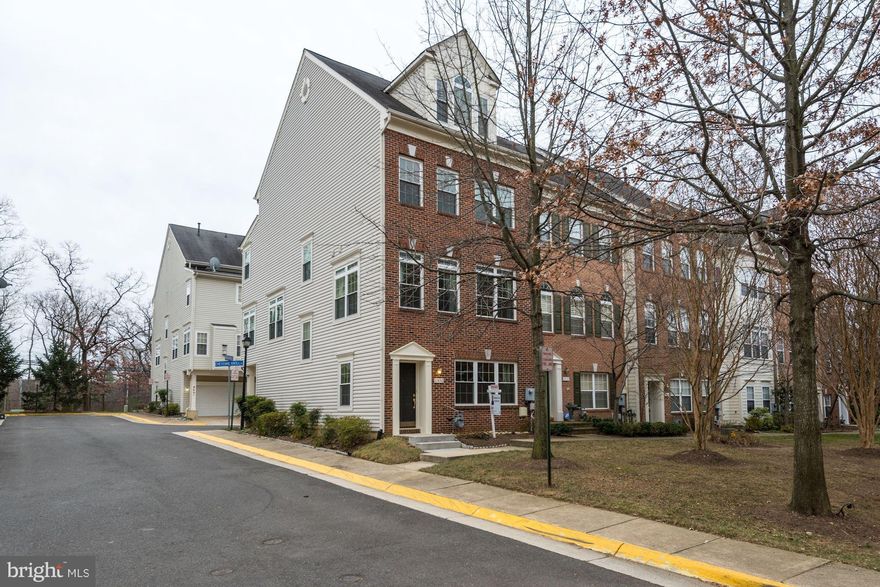 Bright,spacious,lovely 3 BR,3.5 Bath end unit town home in upscale community & great location,new kitchen cabinets,counter-tops, and all appliances,hardwood main floor,molding,fire place,recces lights,deck off of LR,huge master bedroom with separate bath, shower,walking closet,two big BR,all BR,FR are carpeted,freshly painted through out 2 AC units,2 car garage ,quick access to 95,395,495.