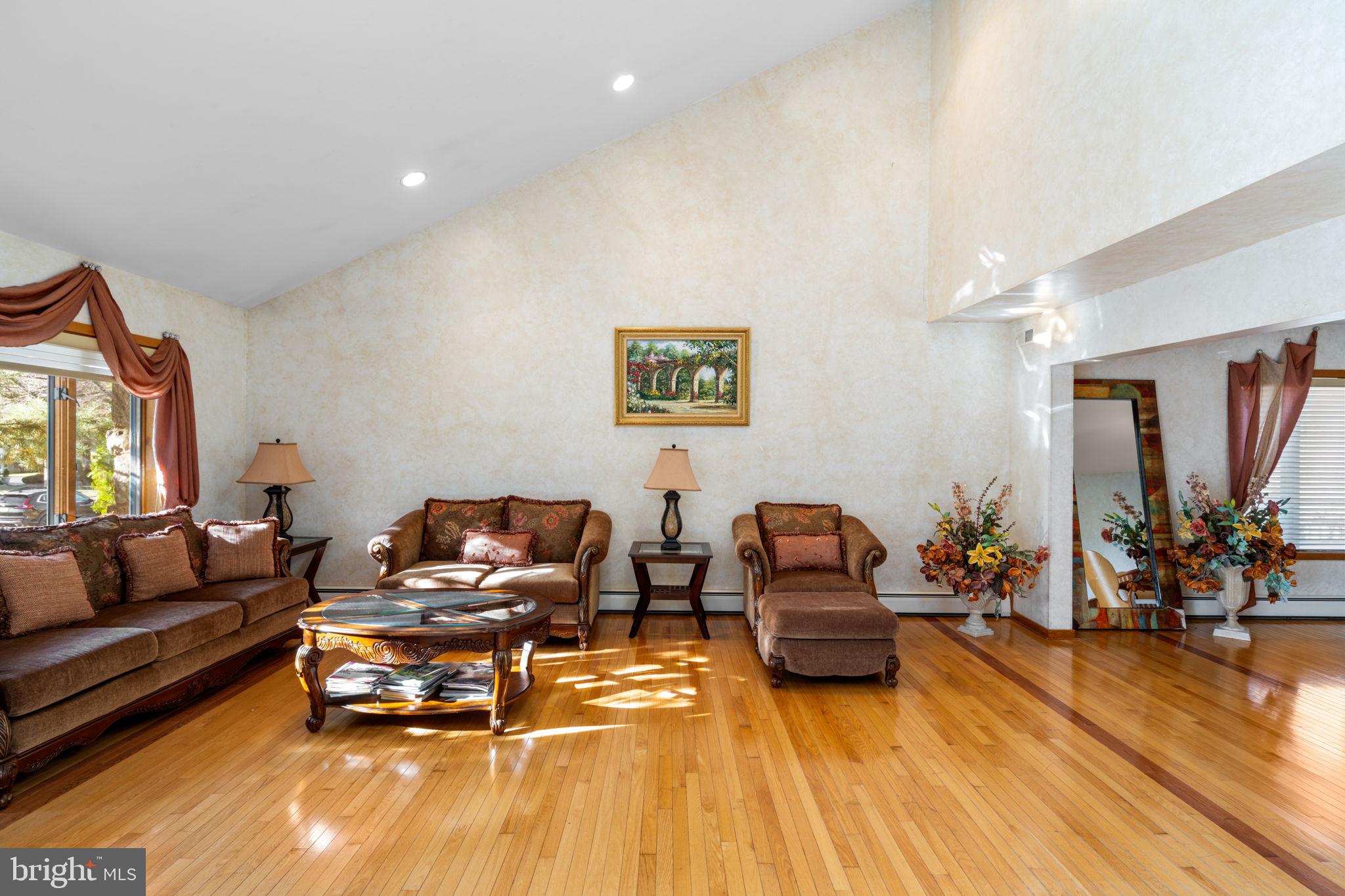 HUNTINGDON VALLEY - Residential