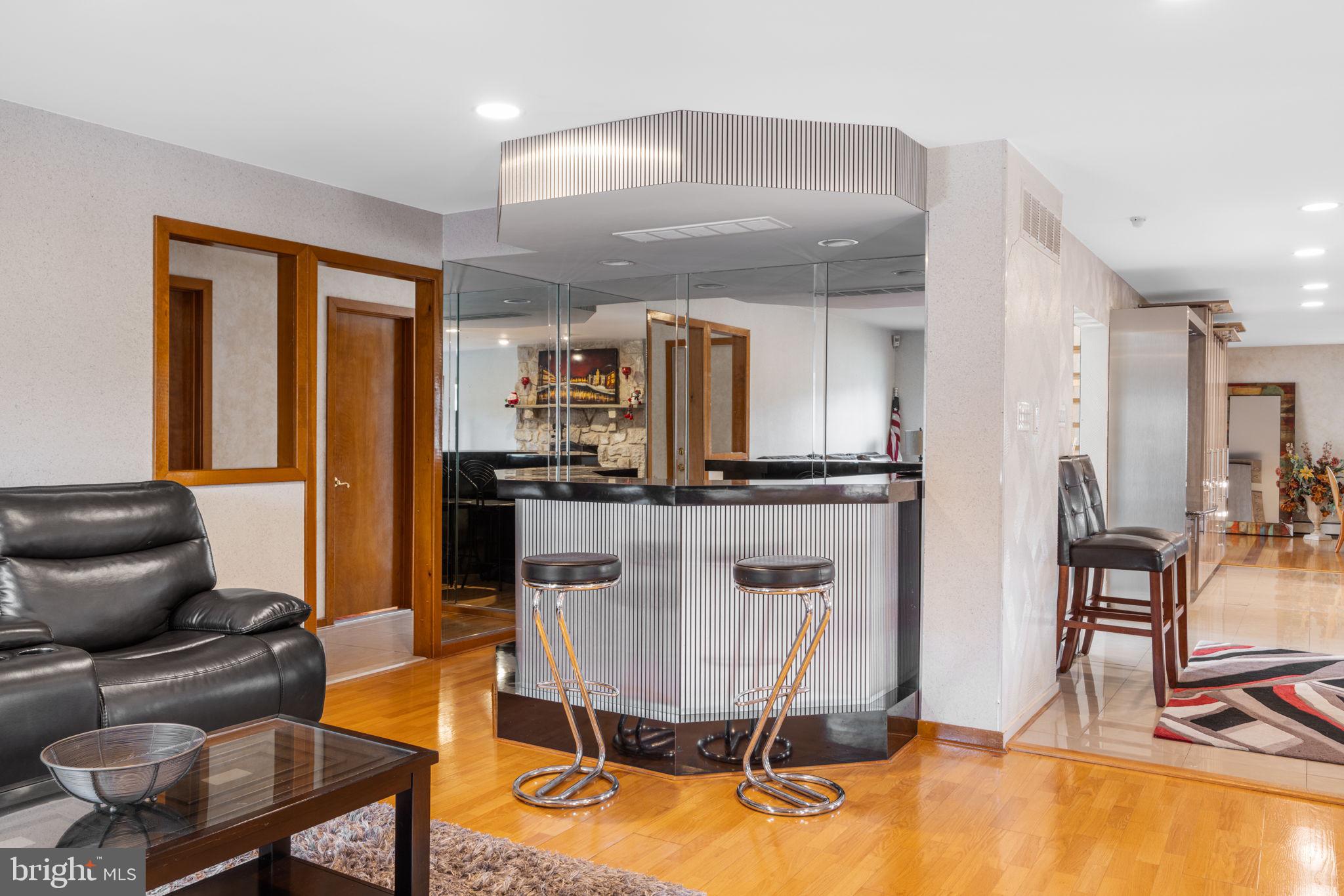 HUNTINGDON VALLEY - Residential