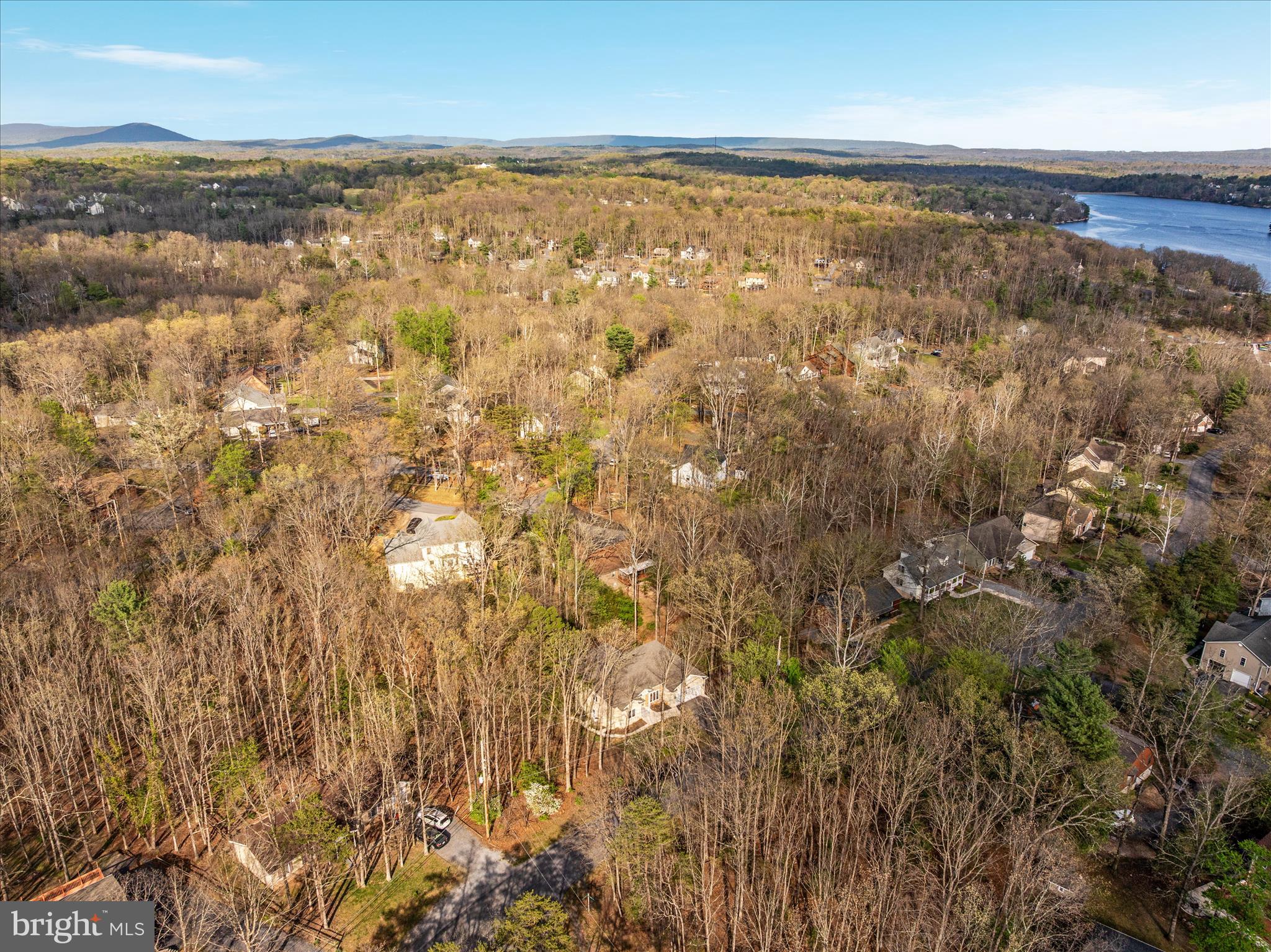 LAKE HOLIDAY ESTATES - Residential