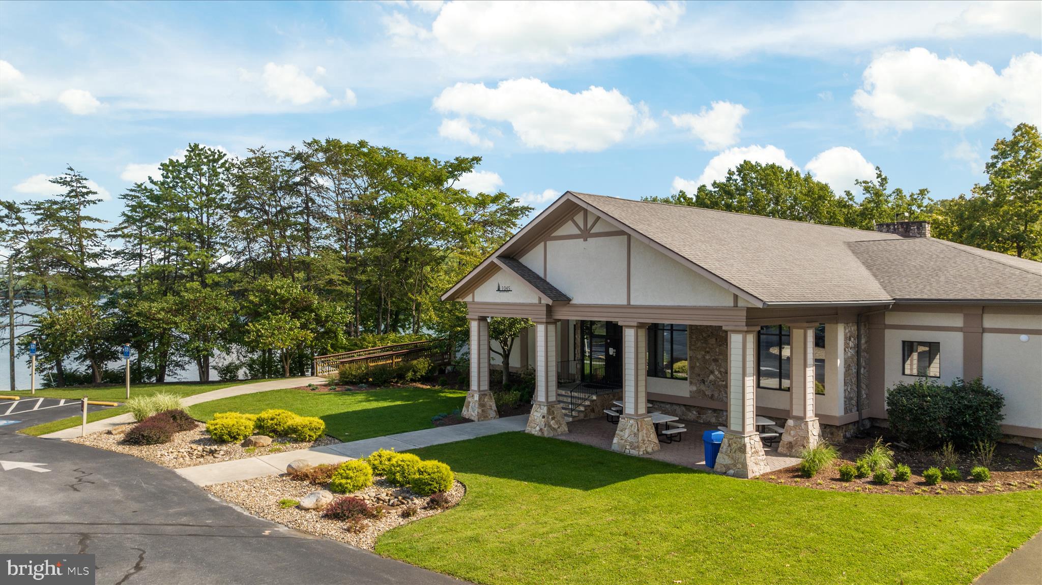 LAKE HOLIDAY ESTATES - Residential