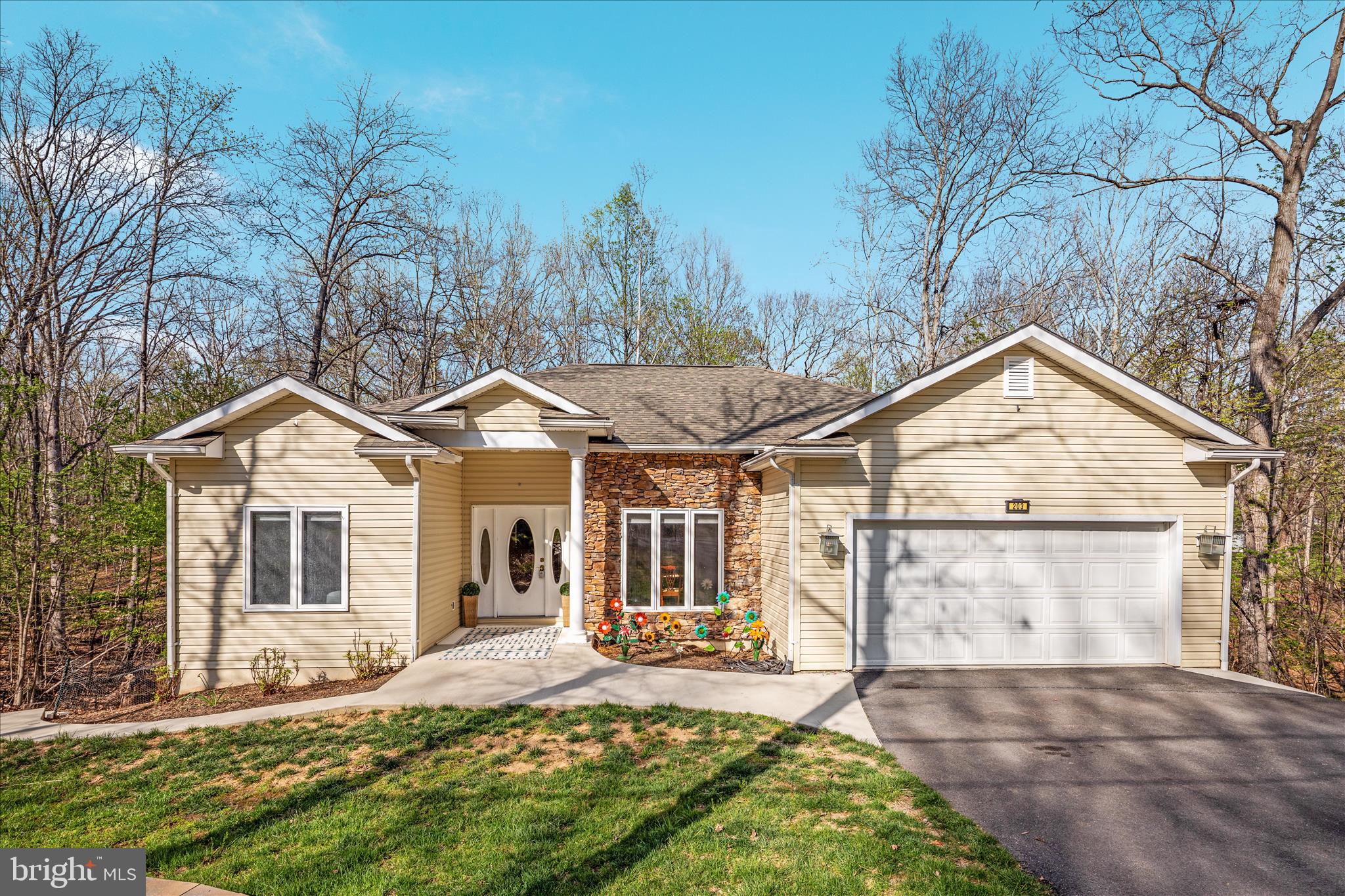 LAKE HOLIDAY ESTATES - Residential