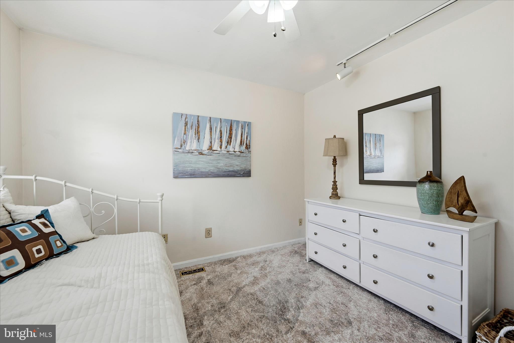 COUNTRYSIDE - Residential