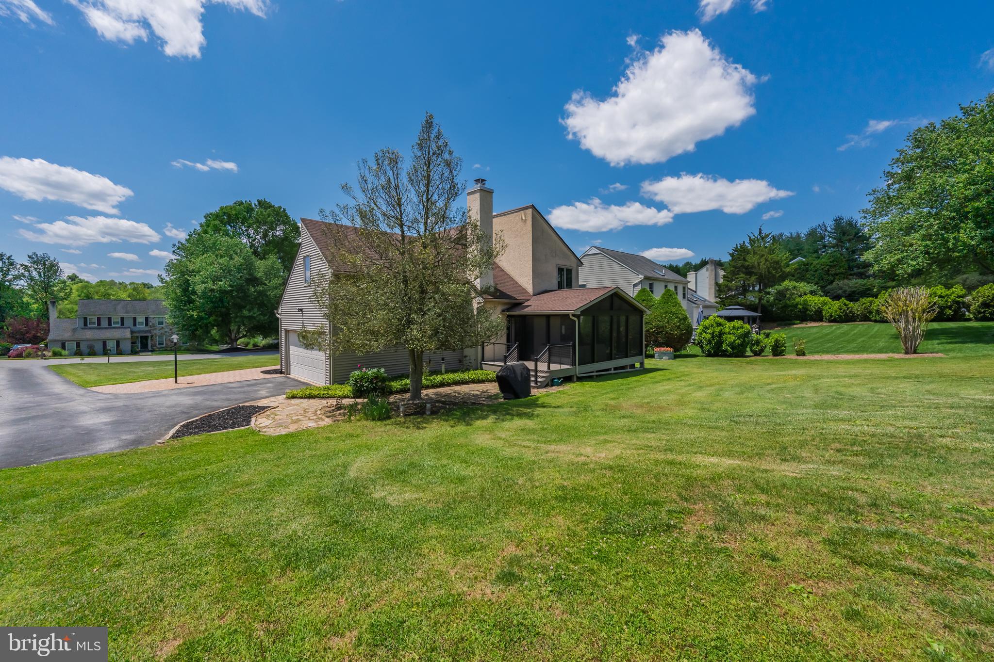 1115 WOODSTOCK LANE