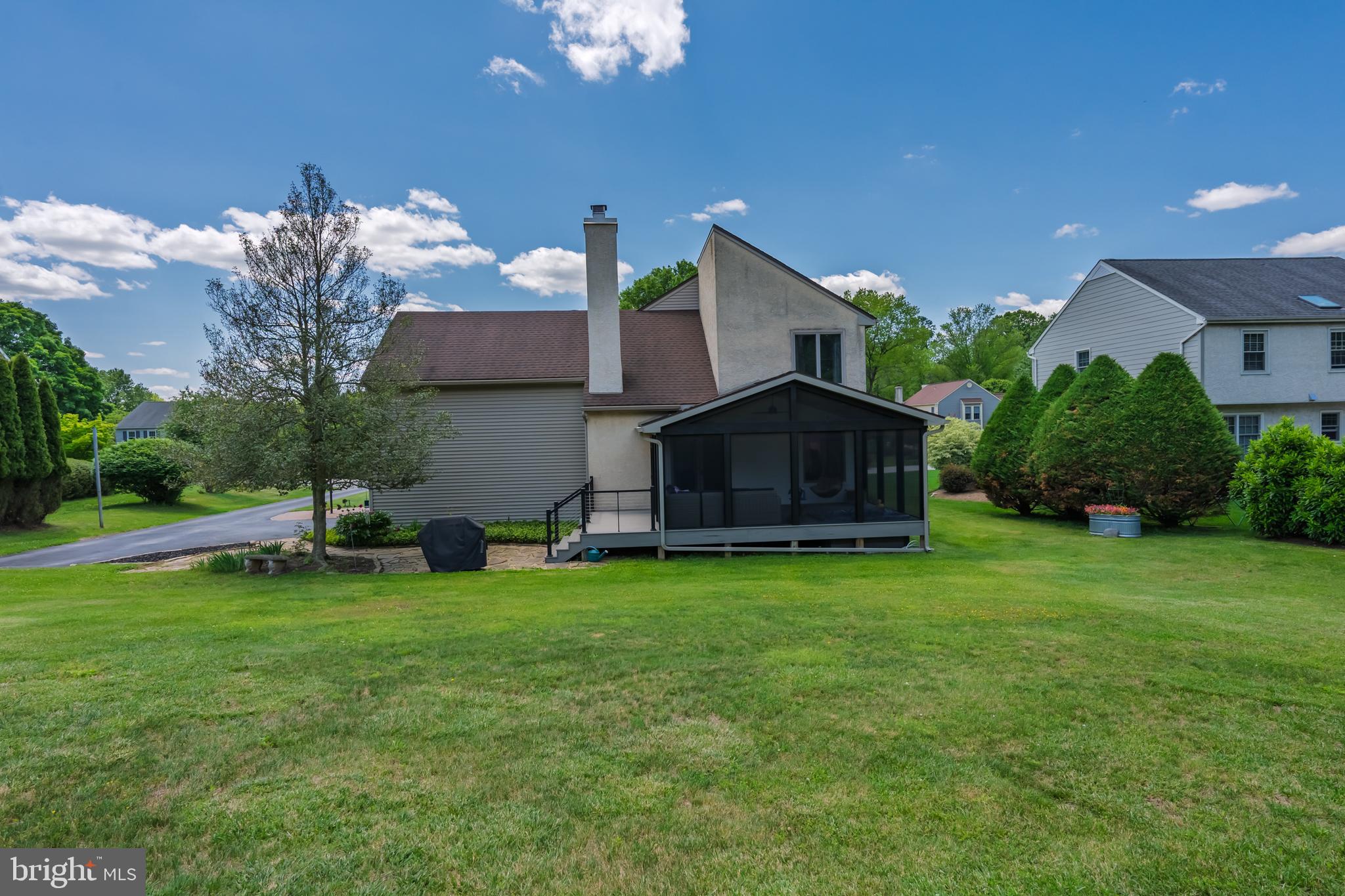 1115 WOODSTOCK LANE
