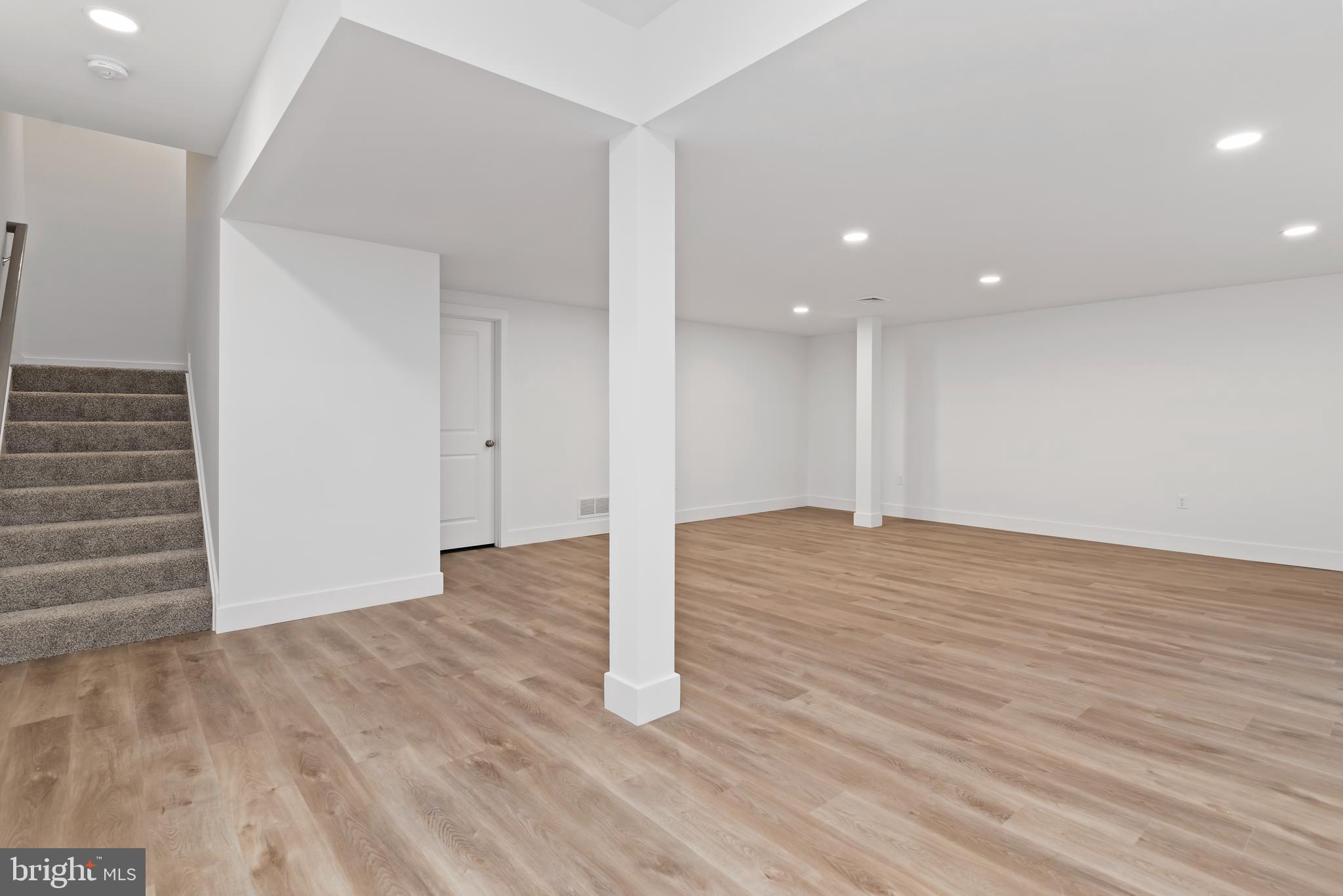 WESTBURY - Residential