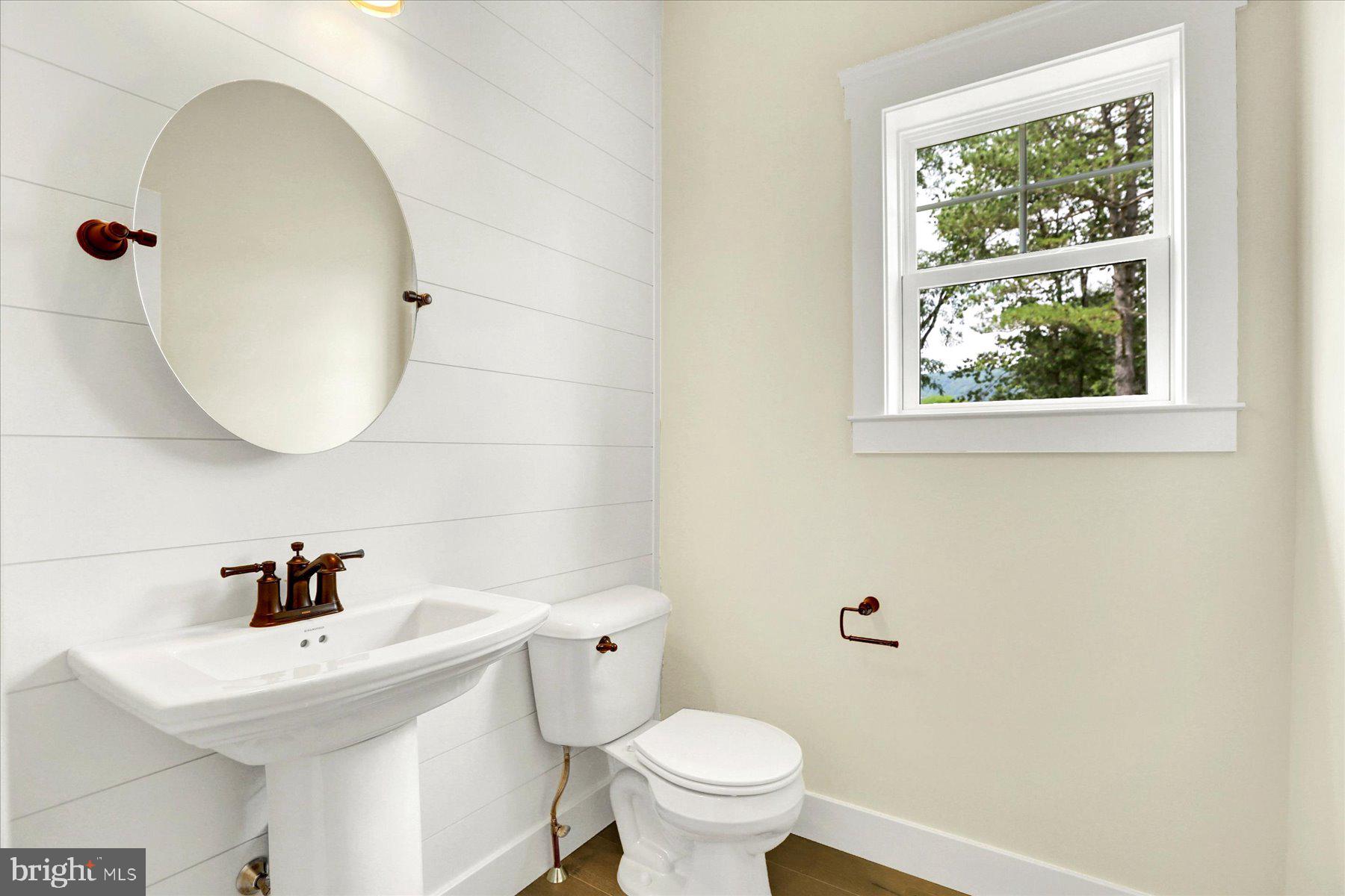 WESTBURY - Residential