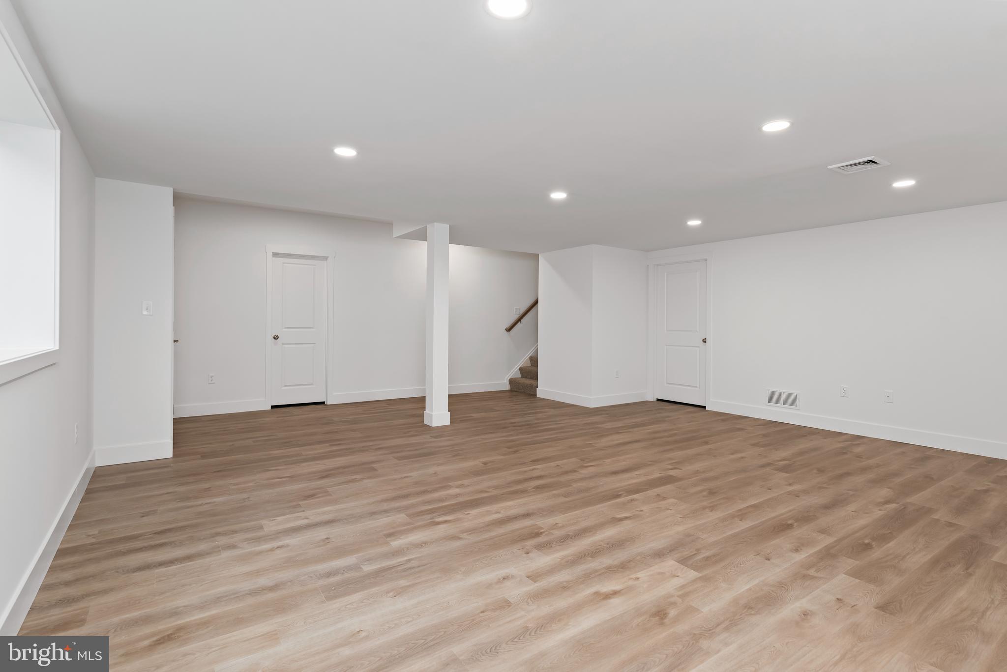 WESTBURY - Residential