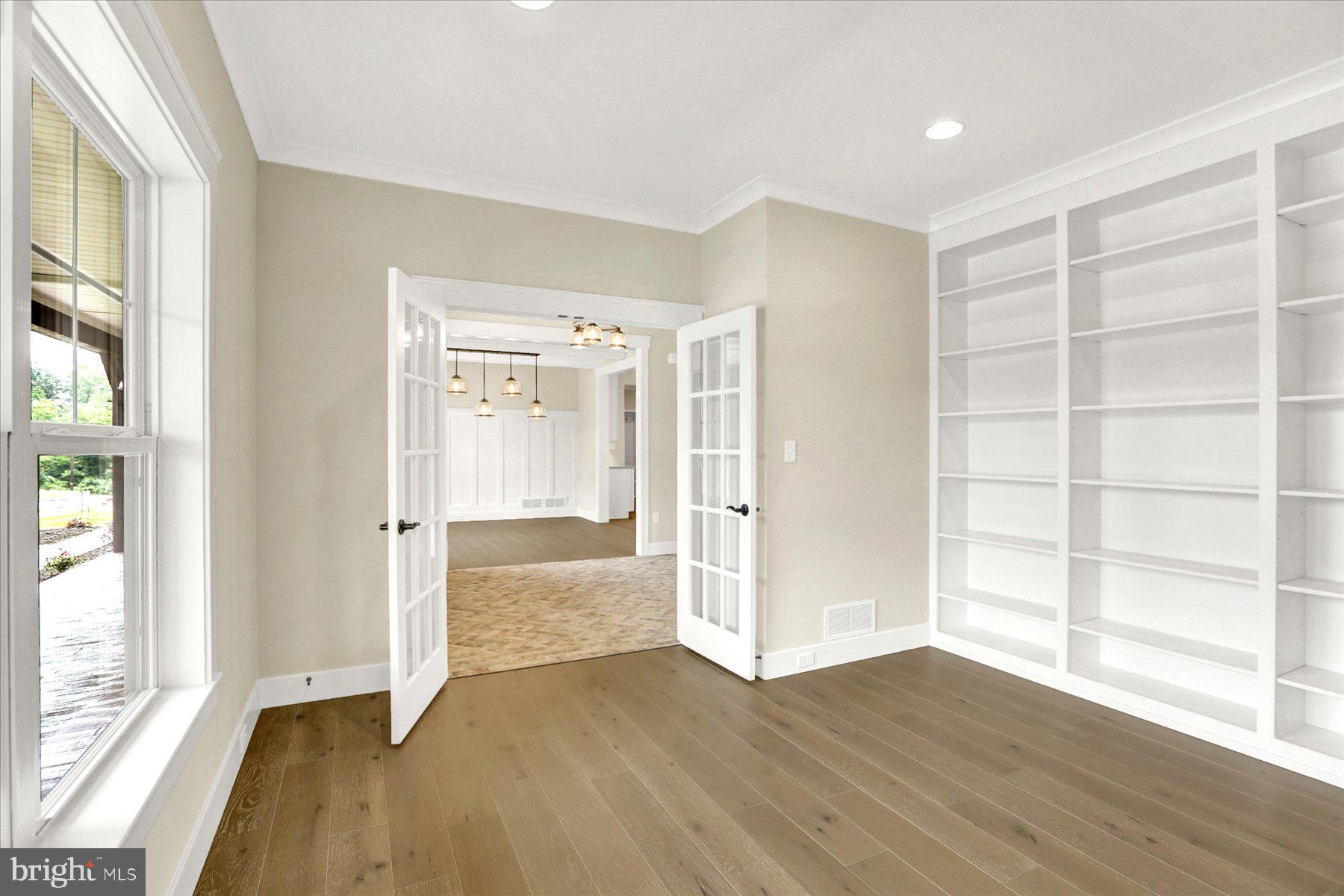 WESTBURY - Residential