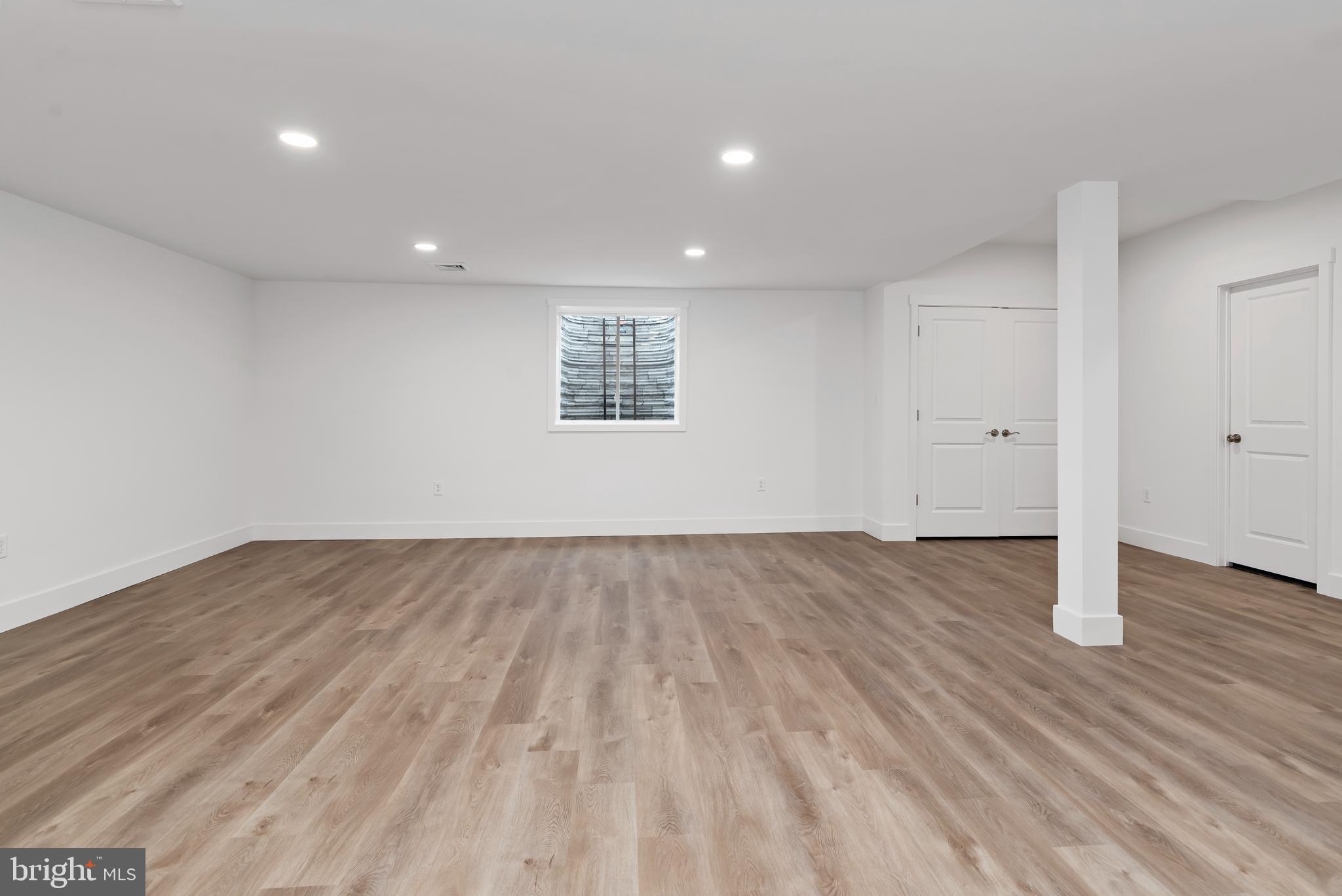 WESTBURY - Residential