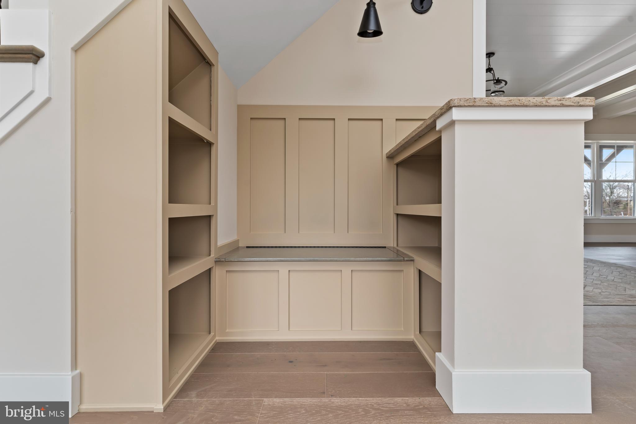 WESTBURY - Residential