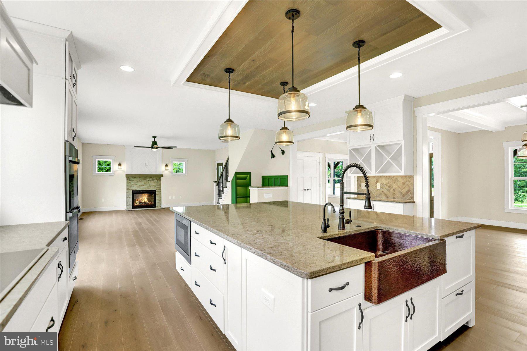 WESTBURY - Residential