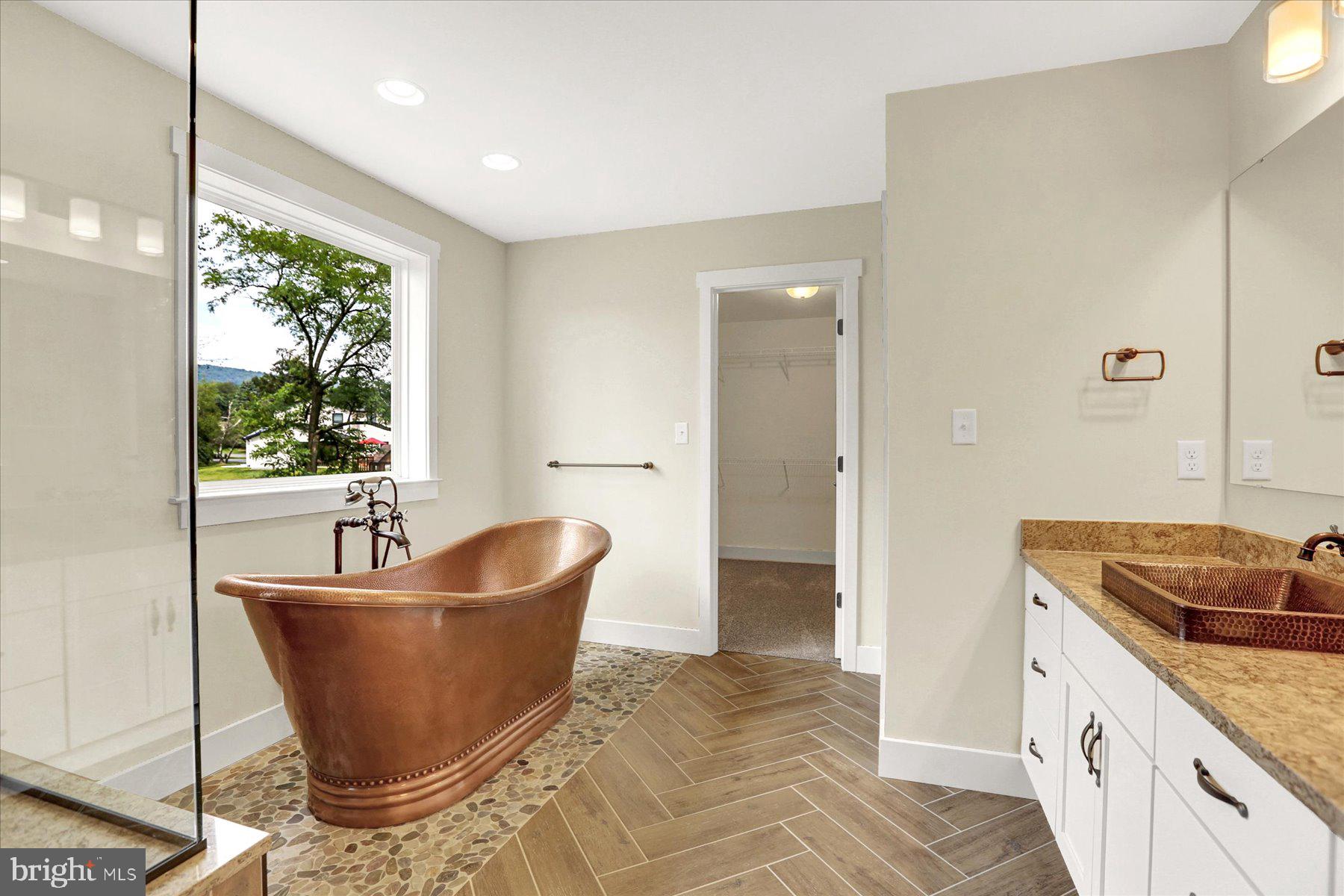 WESTBURY - Residential