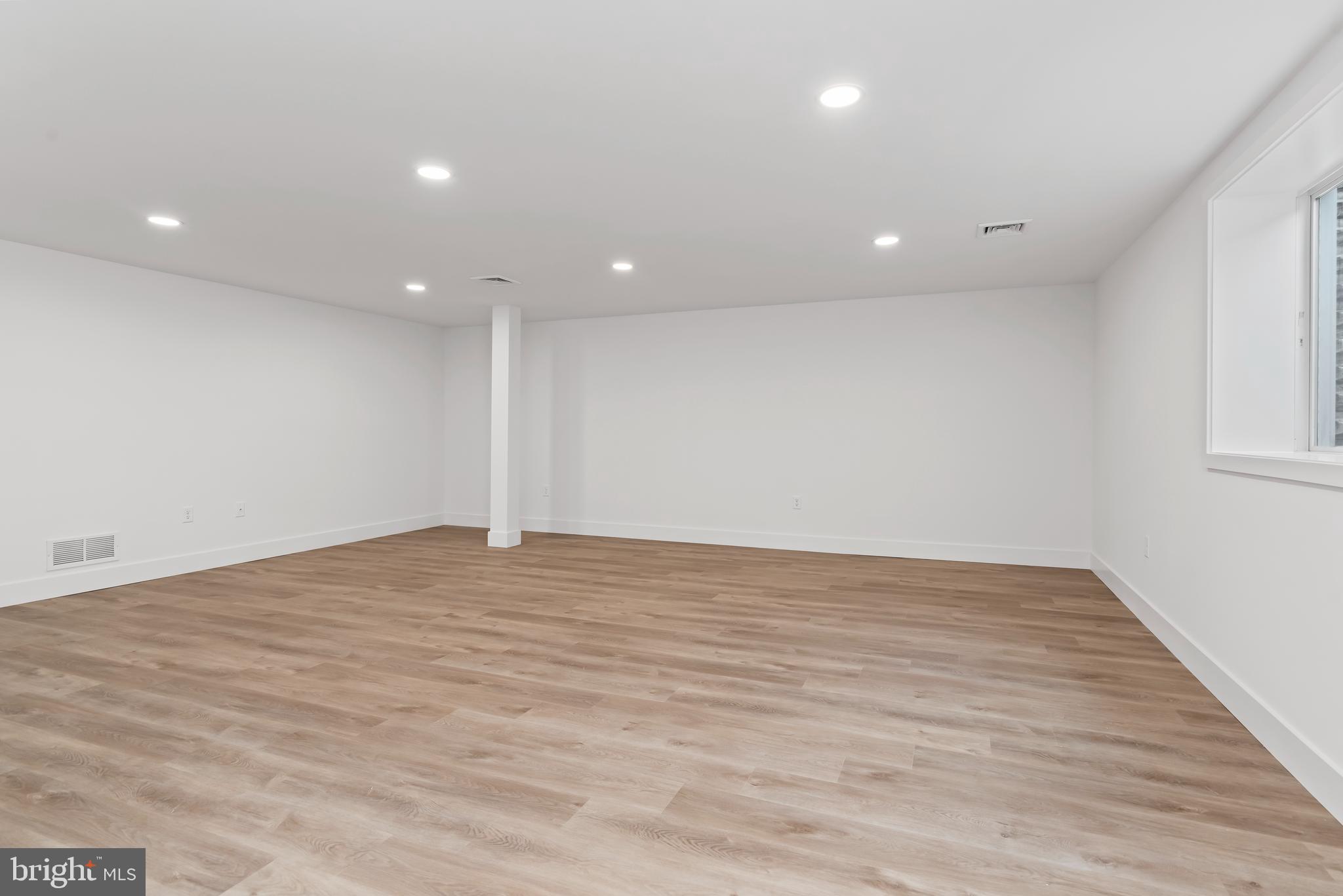 WESTBURY - Residential