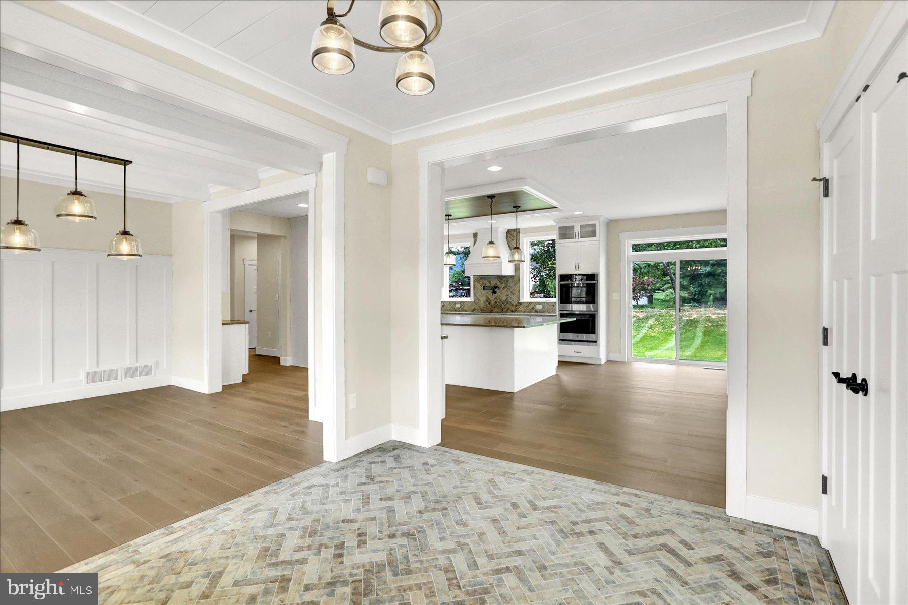 WESTBURY - Residential