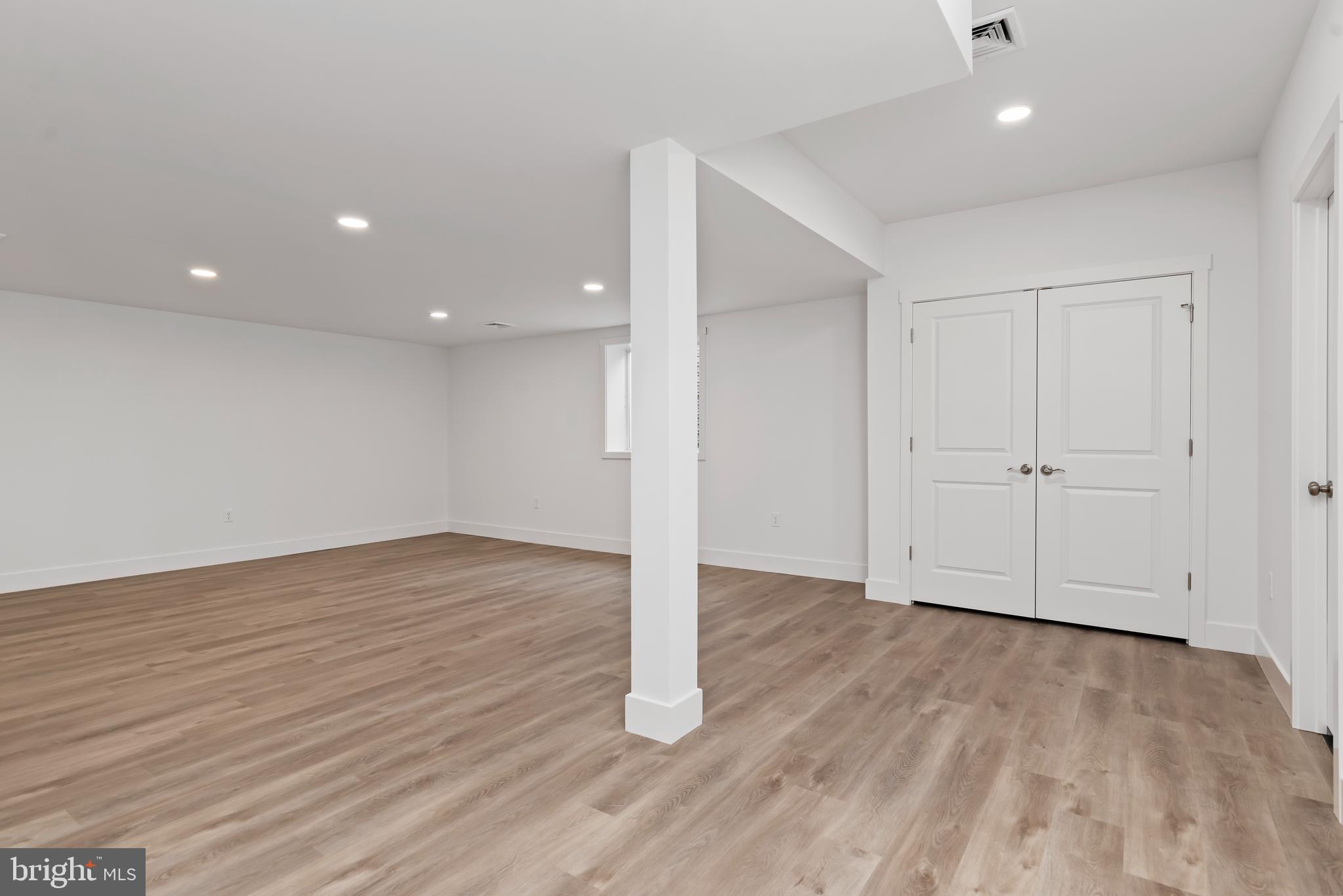 WESTBURY - Residential