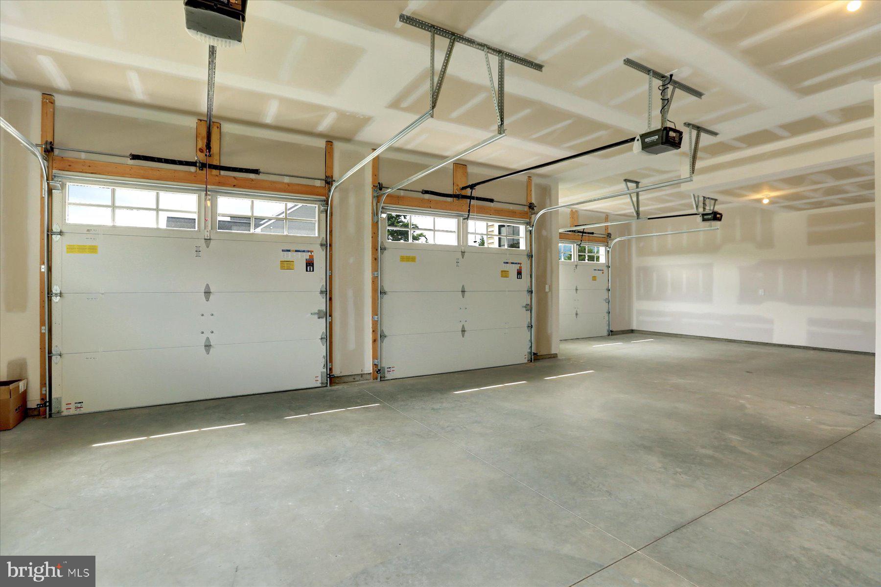 WESTBURY - Residential