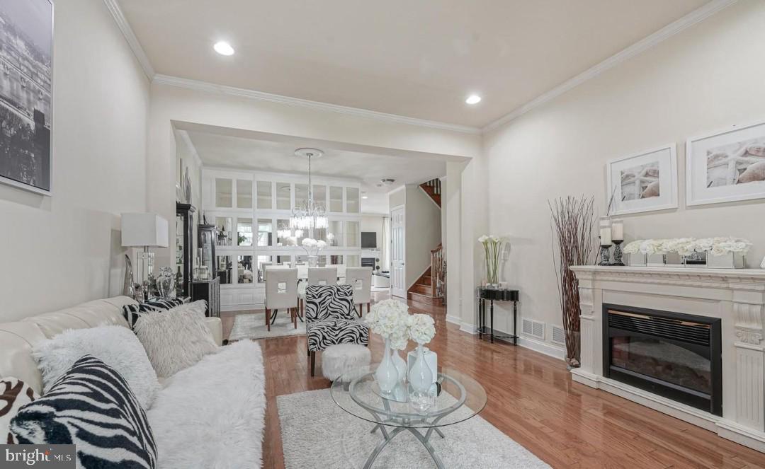 4204 LEXINGTON COURT