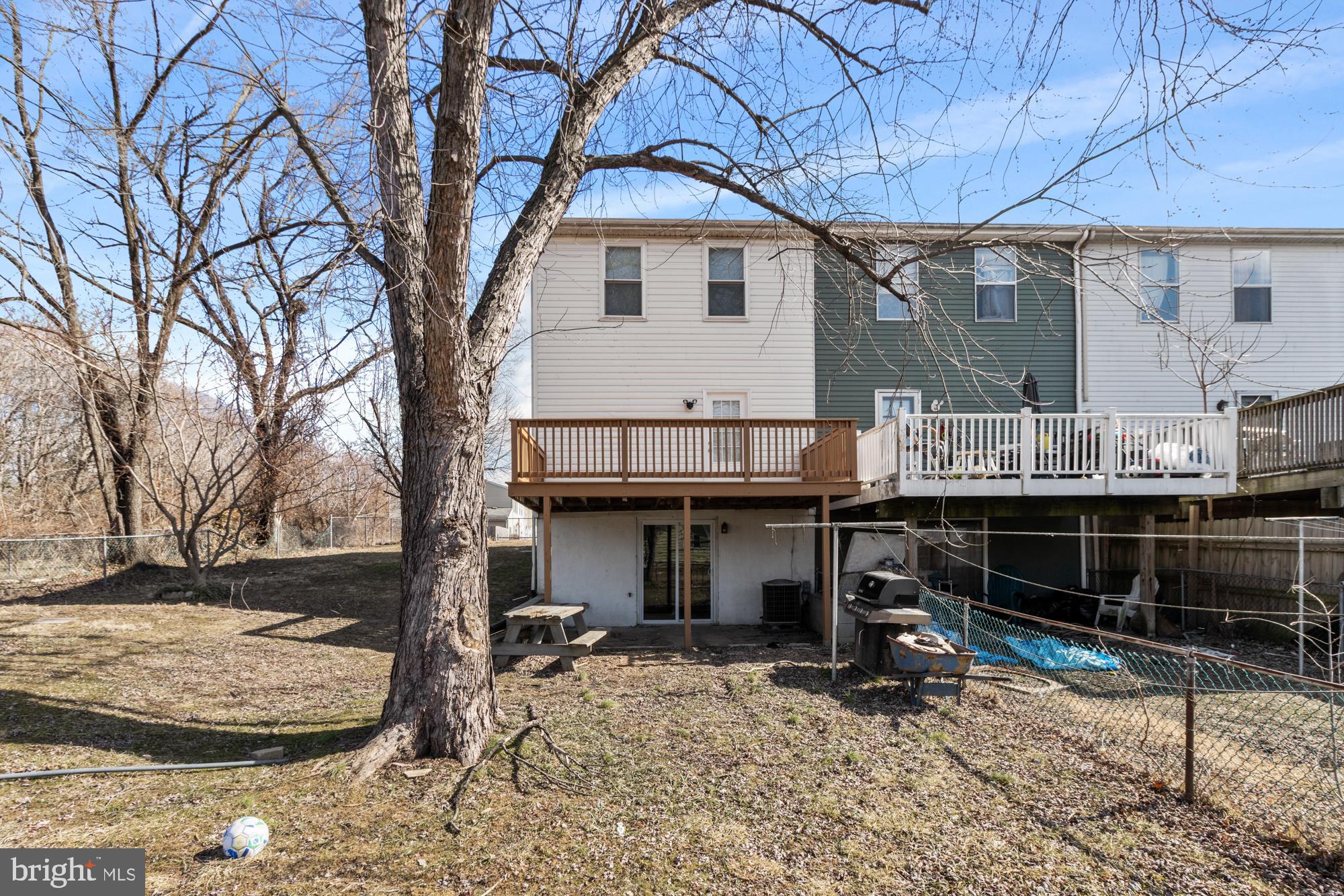 VILLAGE OF PAWNEE - Residential Lease