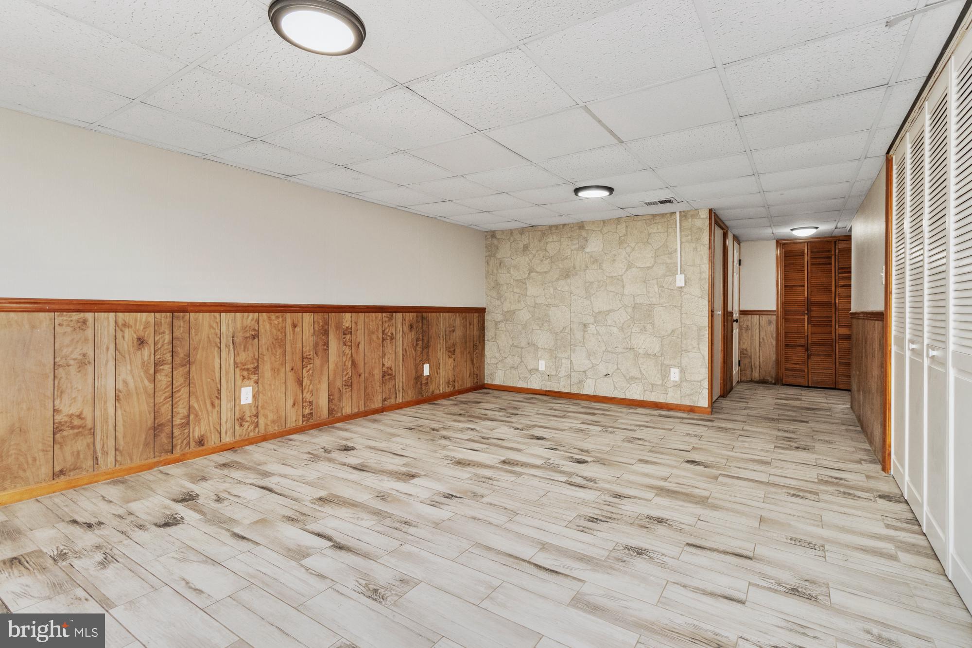 VILLAGE OF PAWNEE - Residential Lease