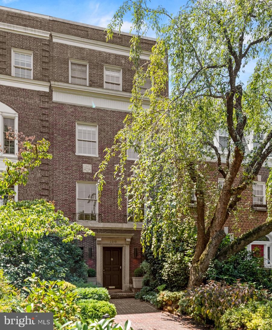 2210 WYOMING AVENUE NW