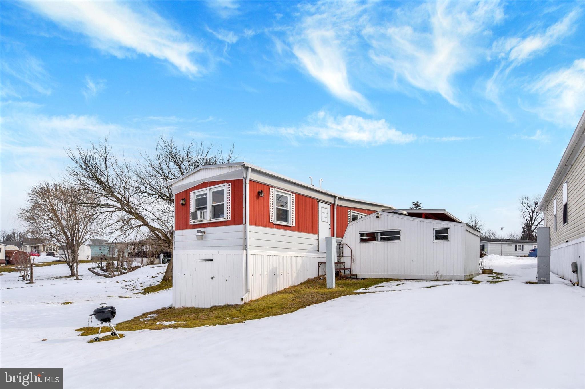 PIN OAK MOBILE HOME - Residential