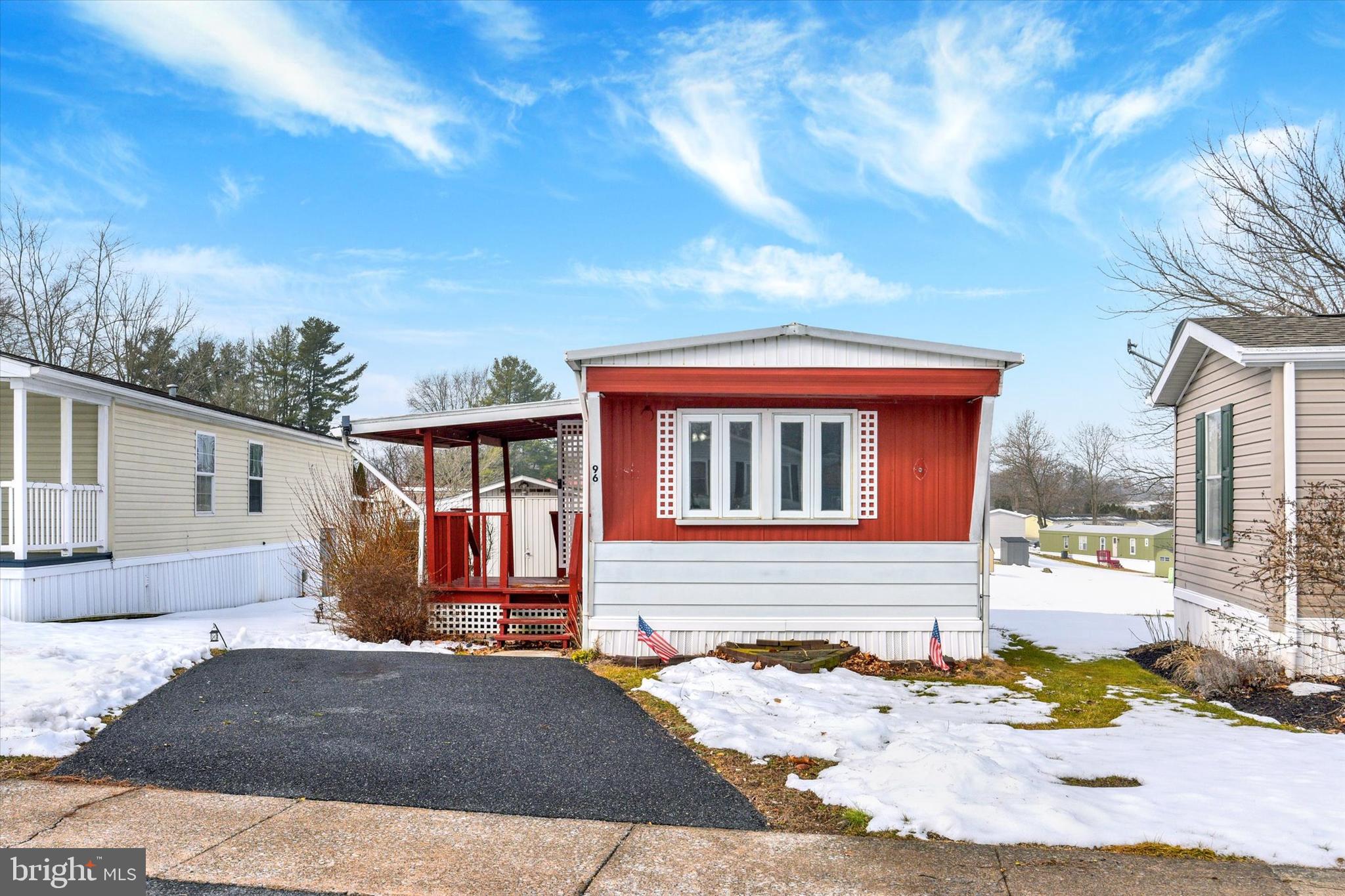 PIN OAK MOBILE HOME - Residential