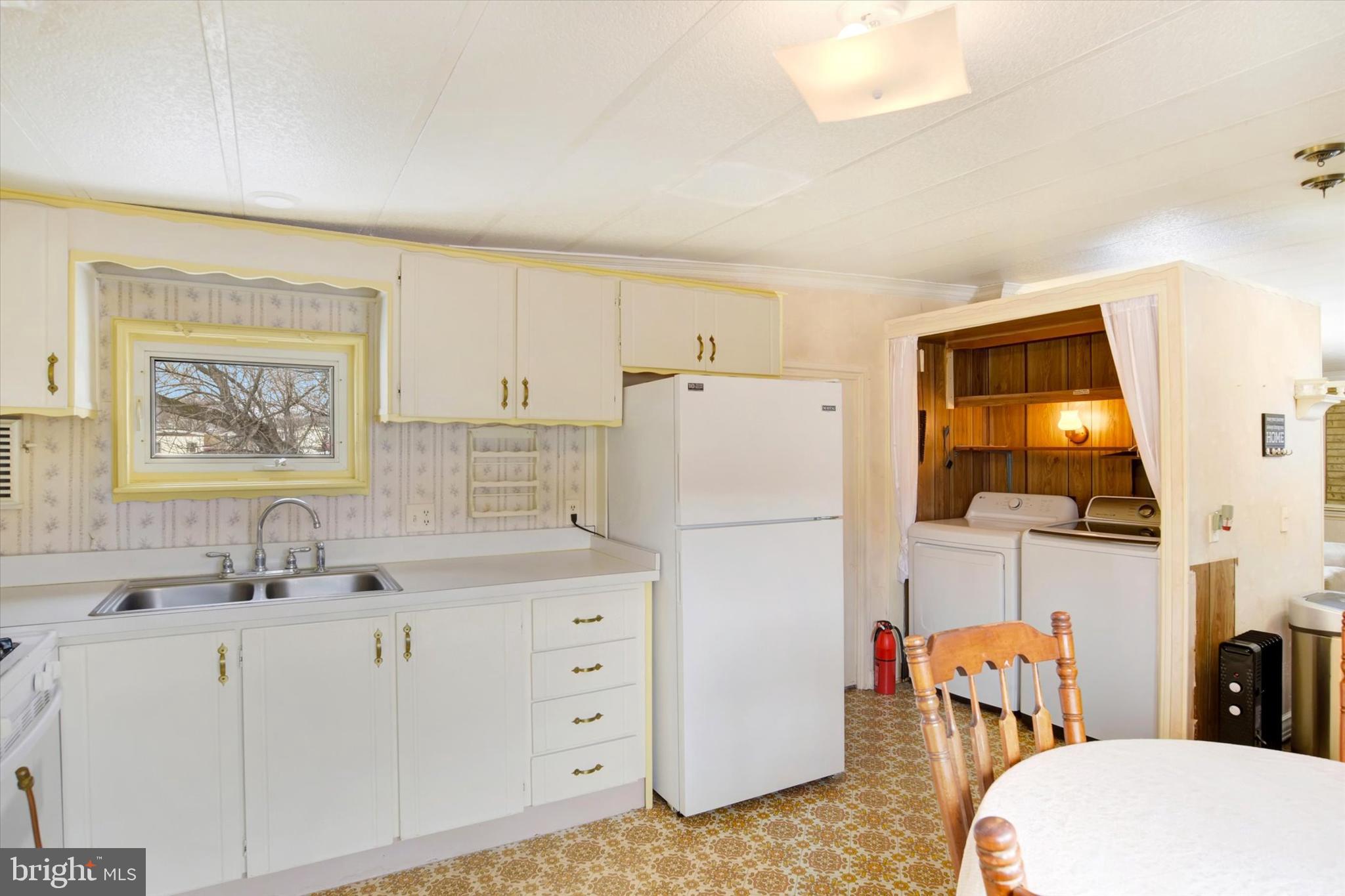 PIN OAK MOBILE HOME - Residential