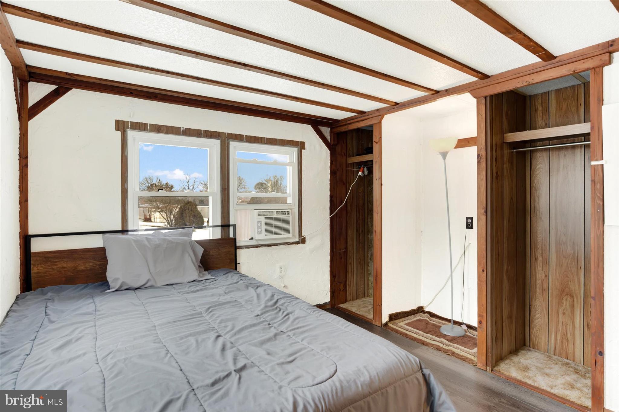 PIN OAK MOBILE HOME - Residential