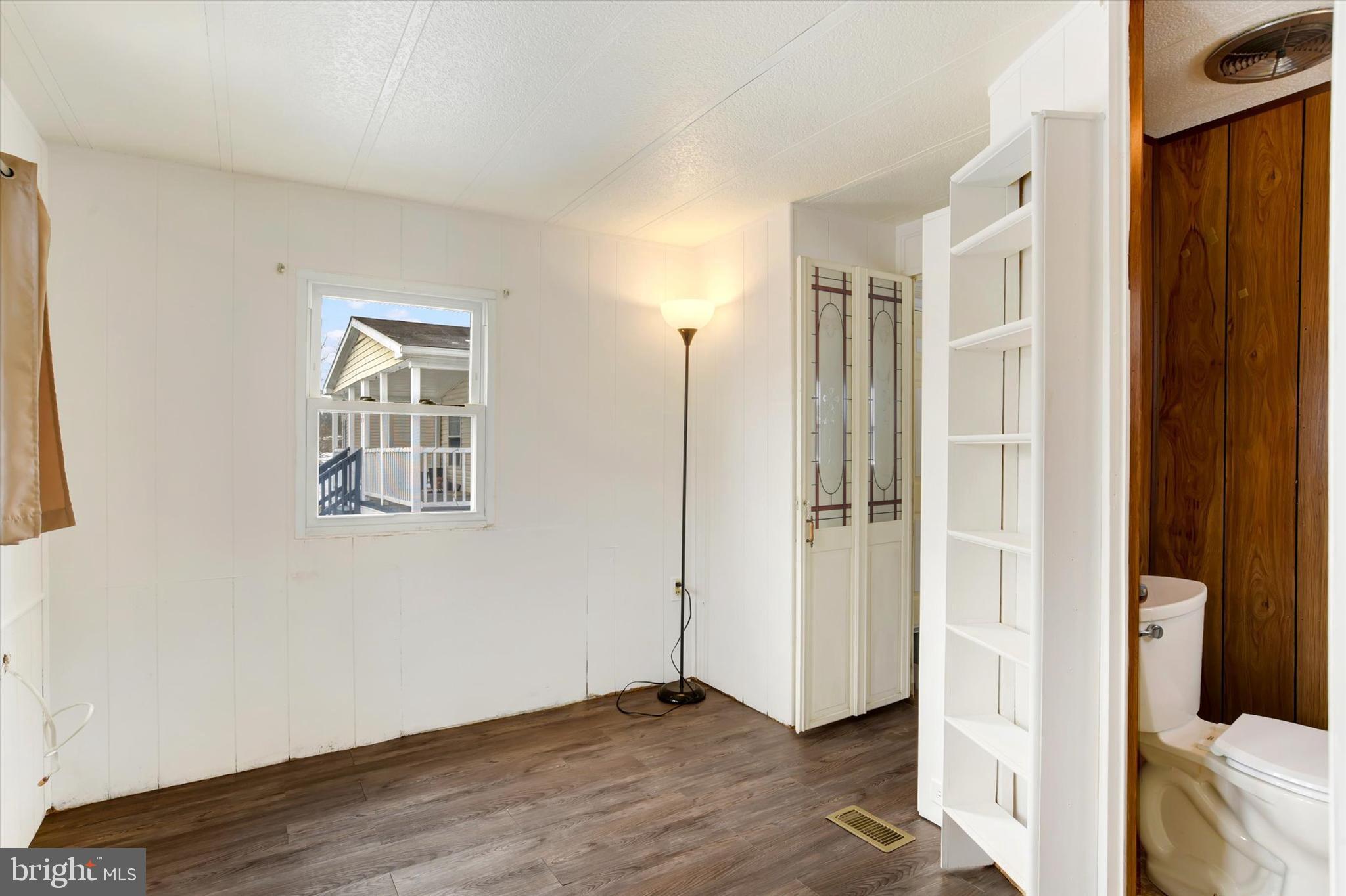 PIN OAK MOBILE HOME - Residential