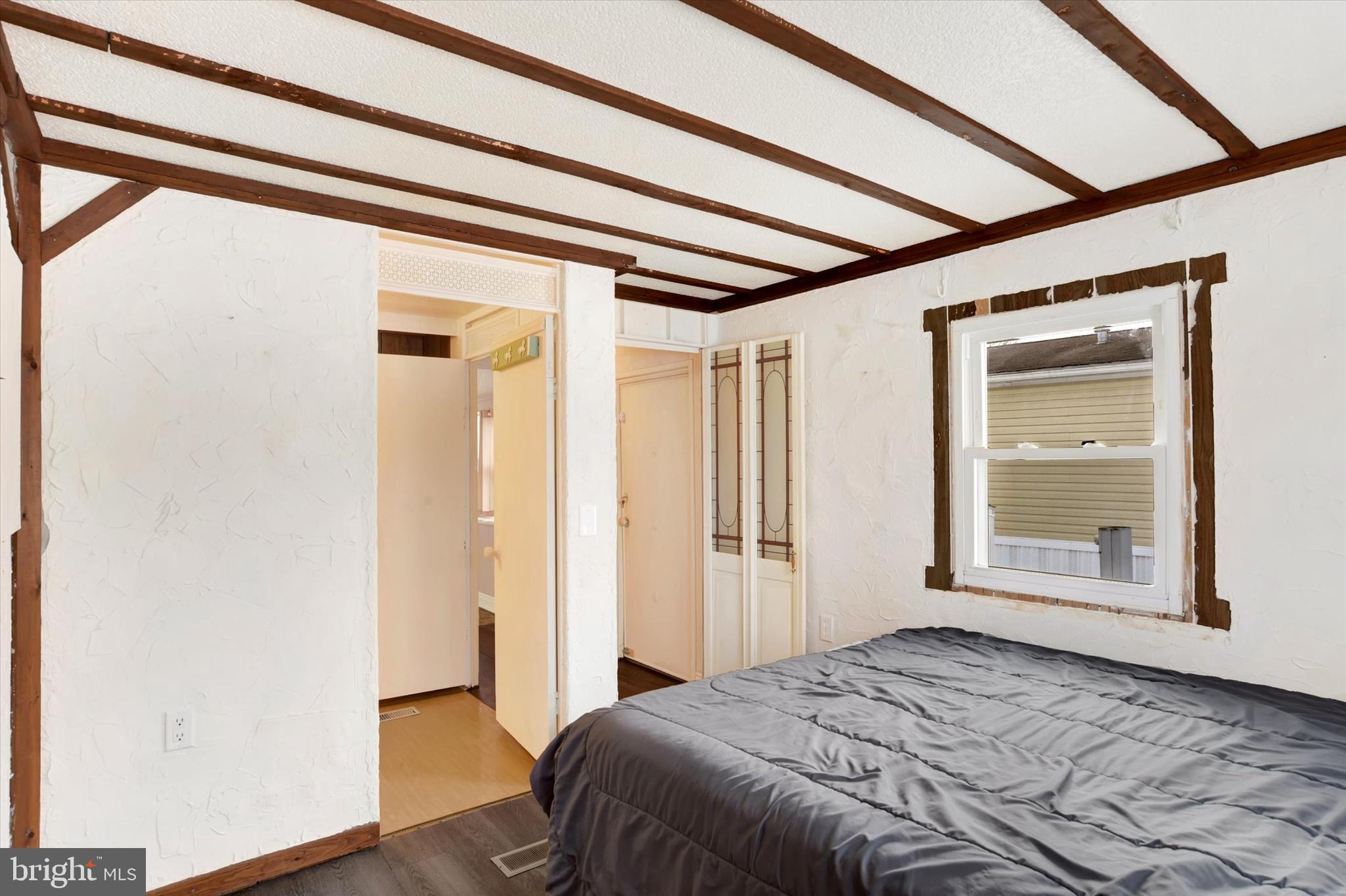 PIN OAK MOBILE HOME - Residential