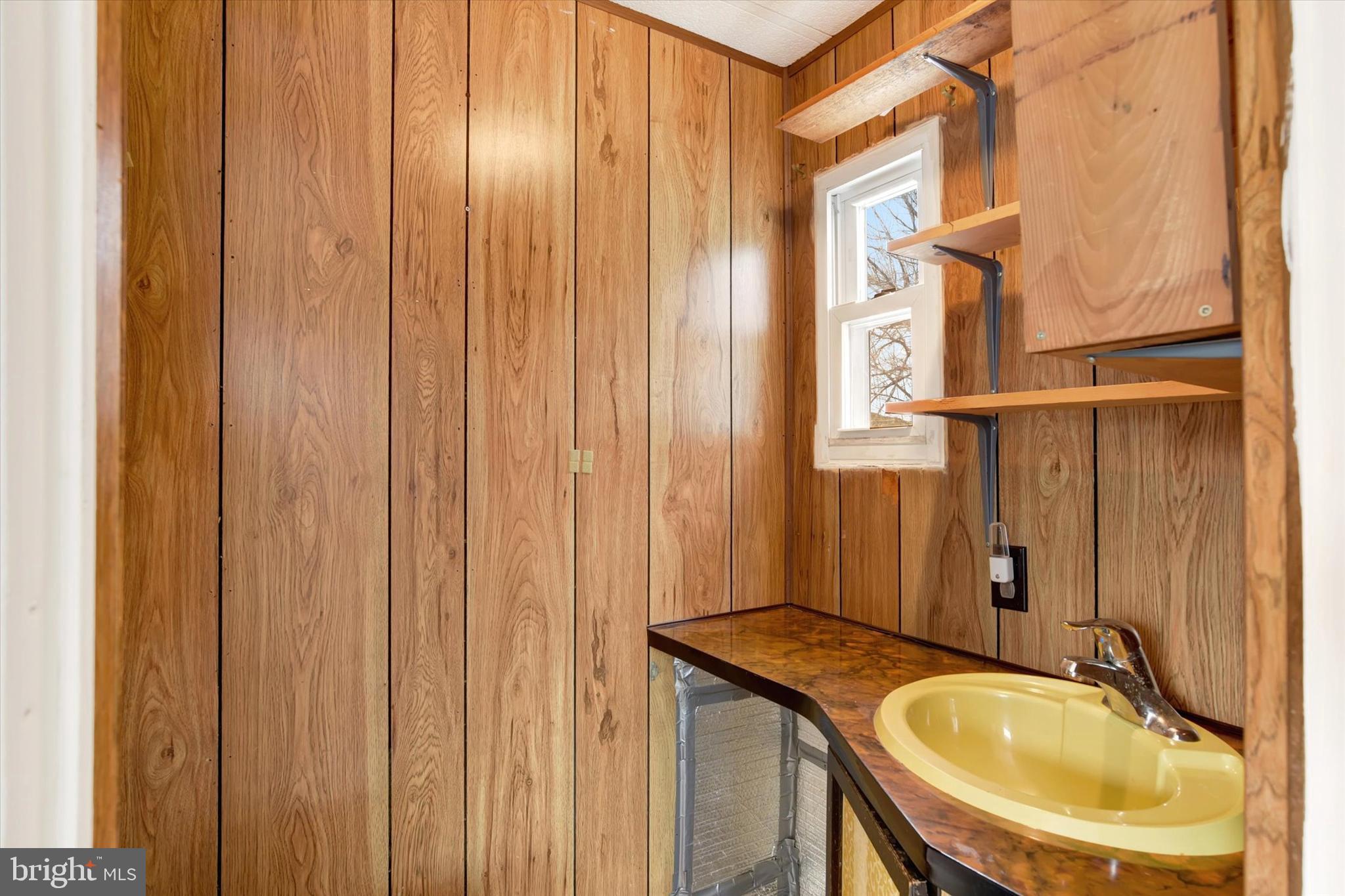 PIN OAK MOBILE HOME - Residential