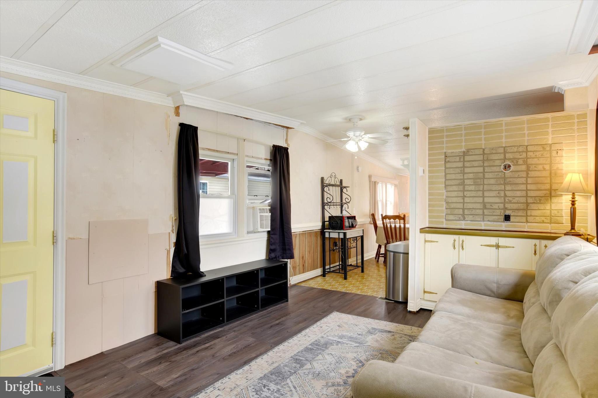 PIN OAK MOBILE HOME - Residential