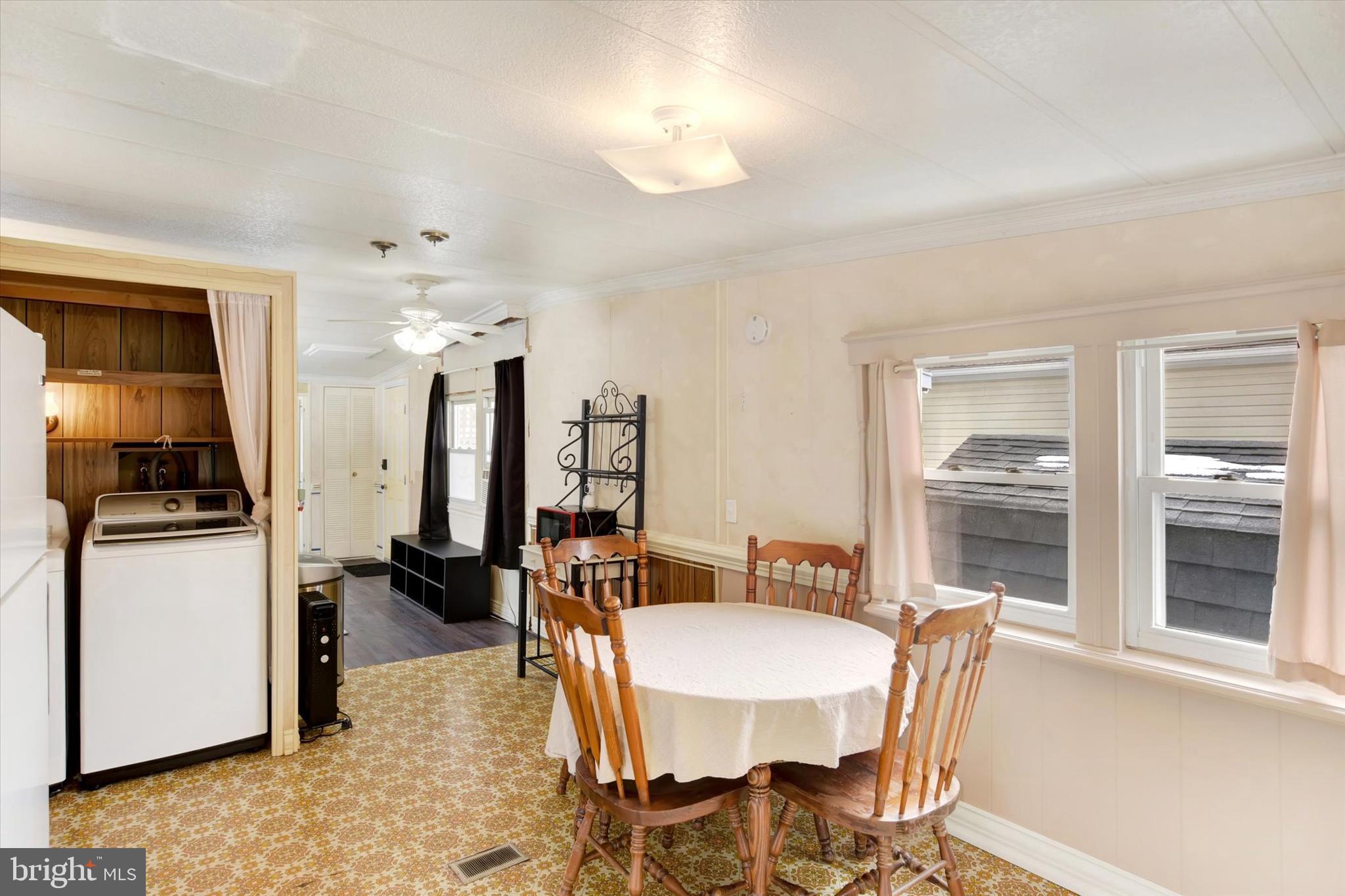 PIN OAK MOBILE HOME - Residential