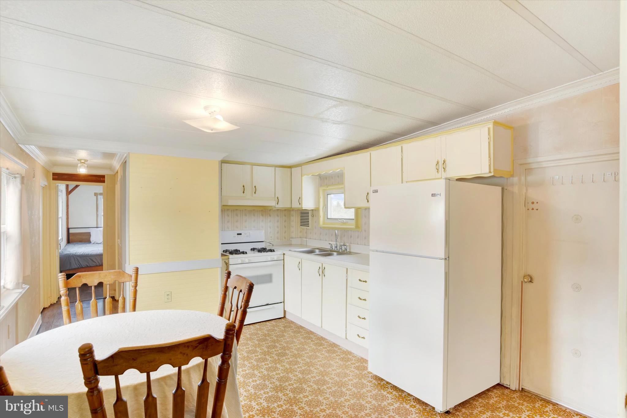 PIN OAK MOBILE HOME - Residential