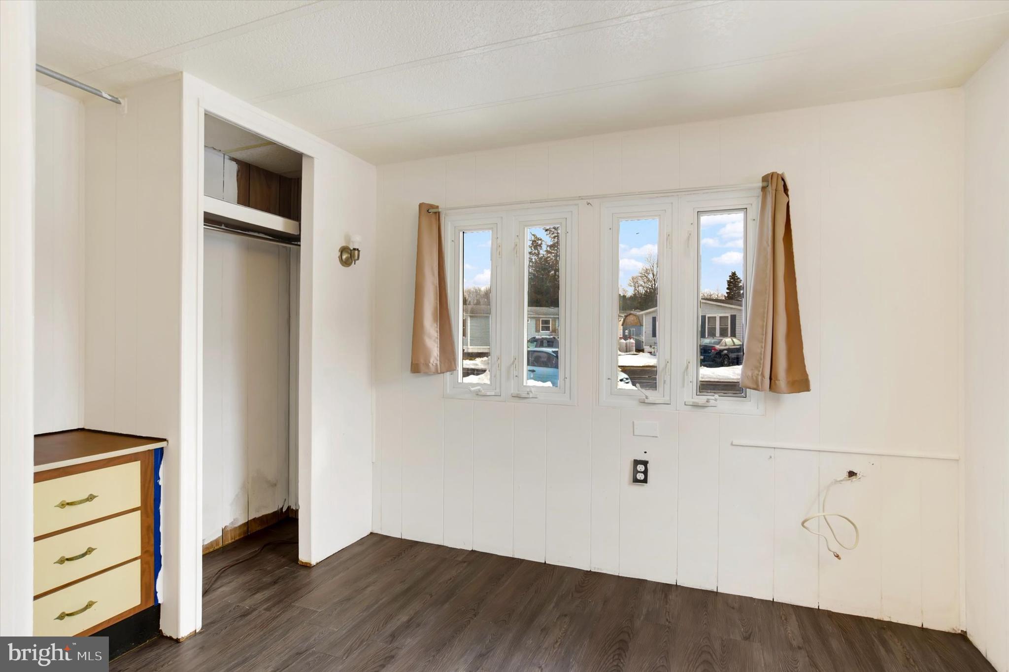 PIN OAK MOBILE HOME - Residential