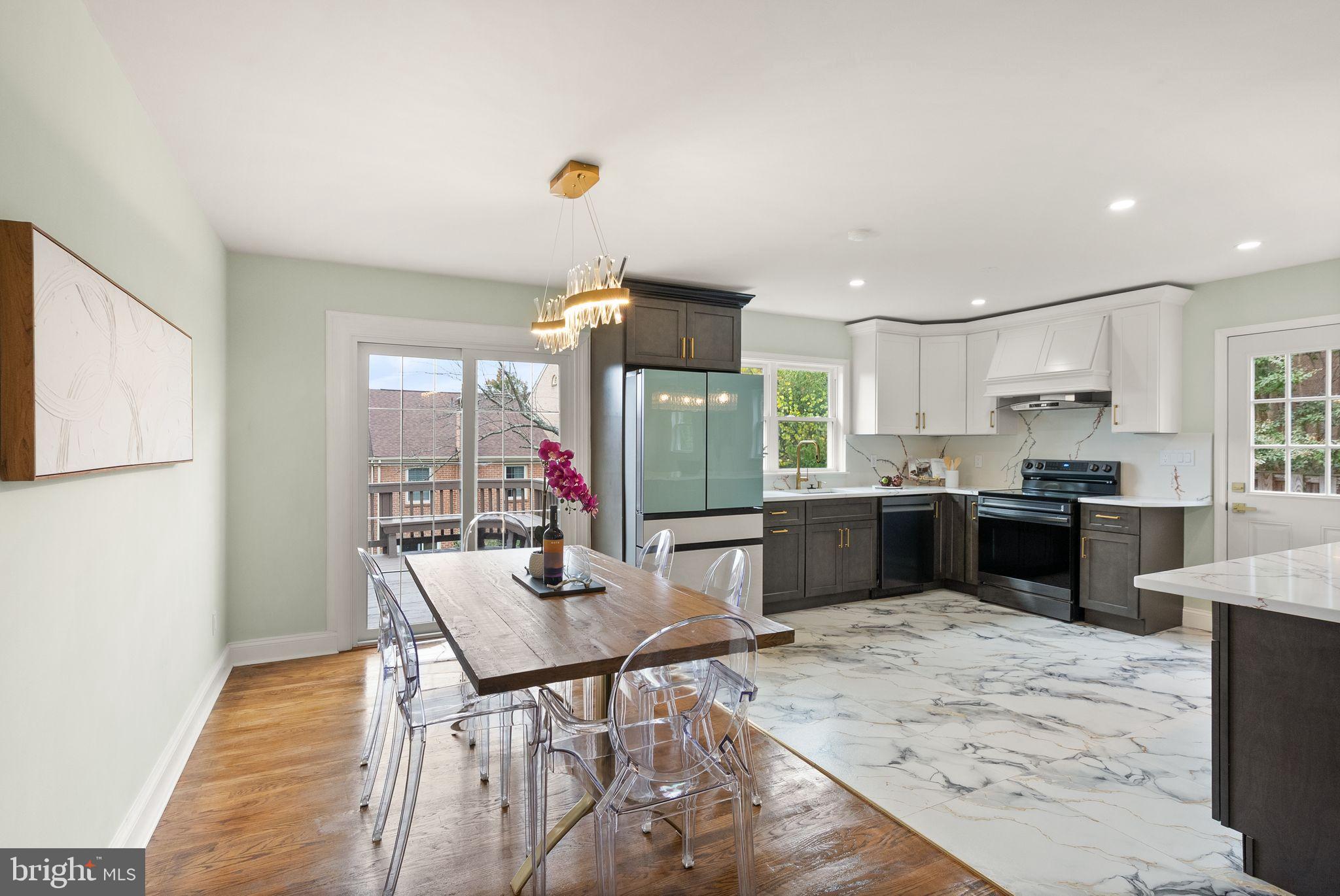 306 N MADISON STREET