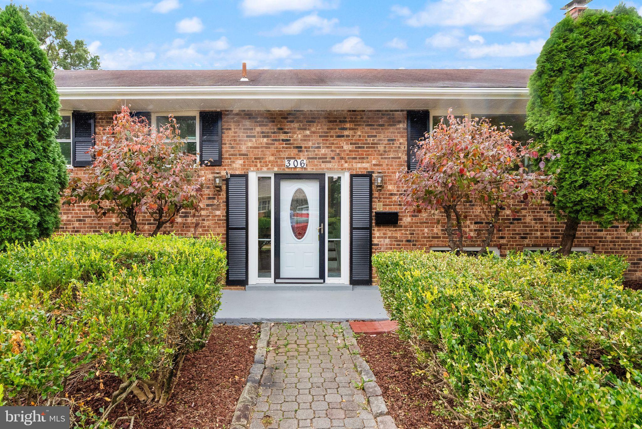 BOULEVARD MANOR - Residential