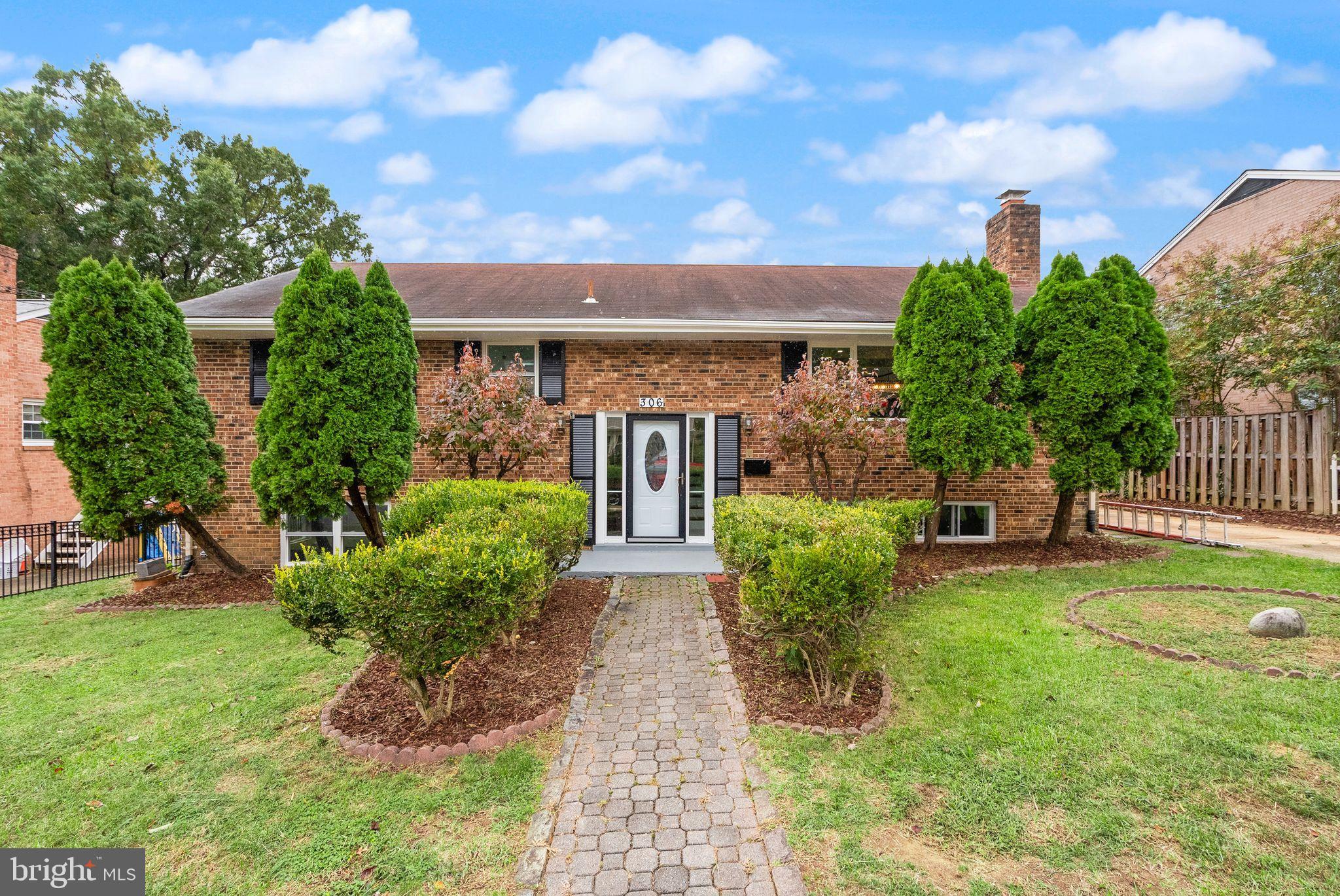 BOULEVARD MANOR - Residential