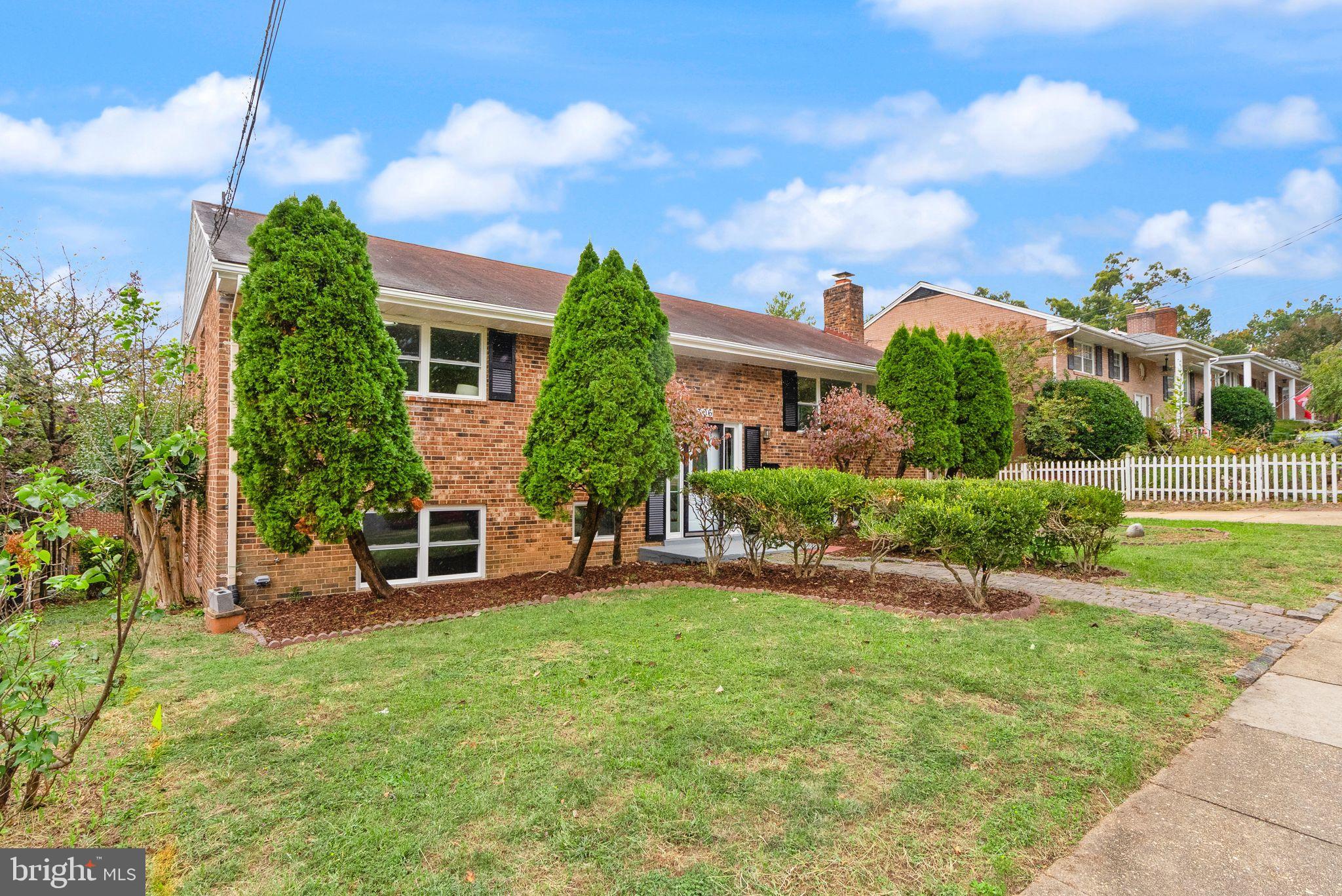 BOULEVARD MANOR - Residential