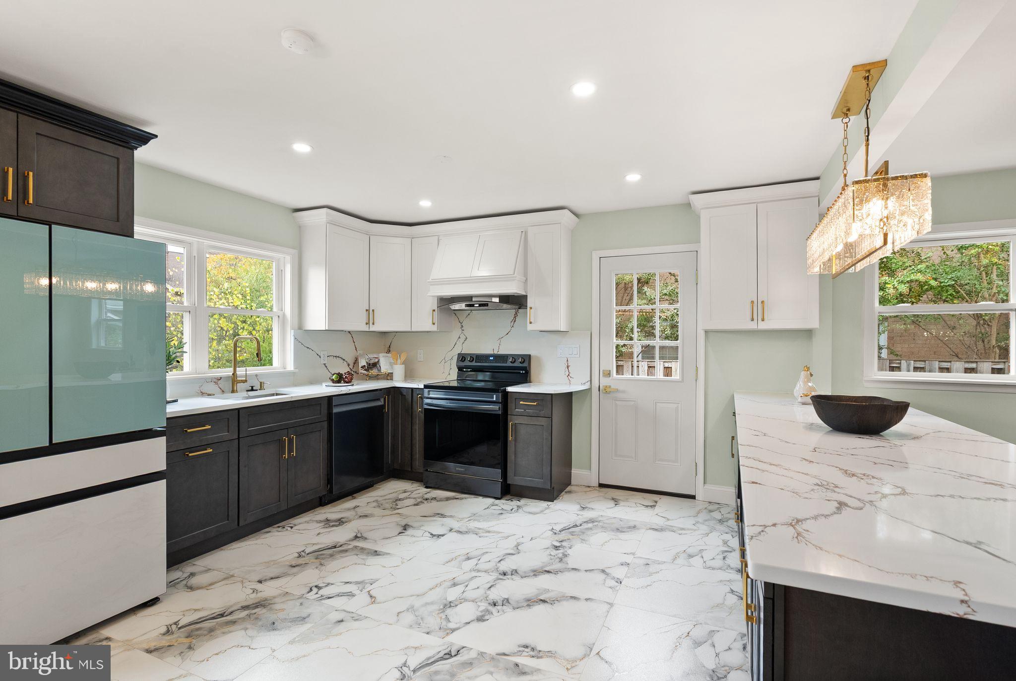 BOULEVARD MANOR - Residential