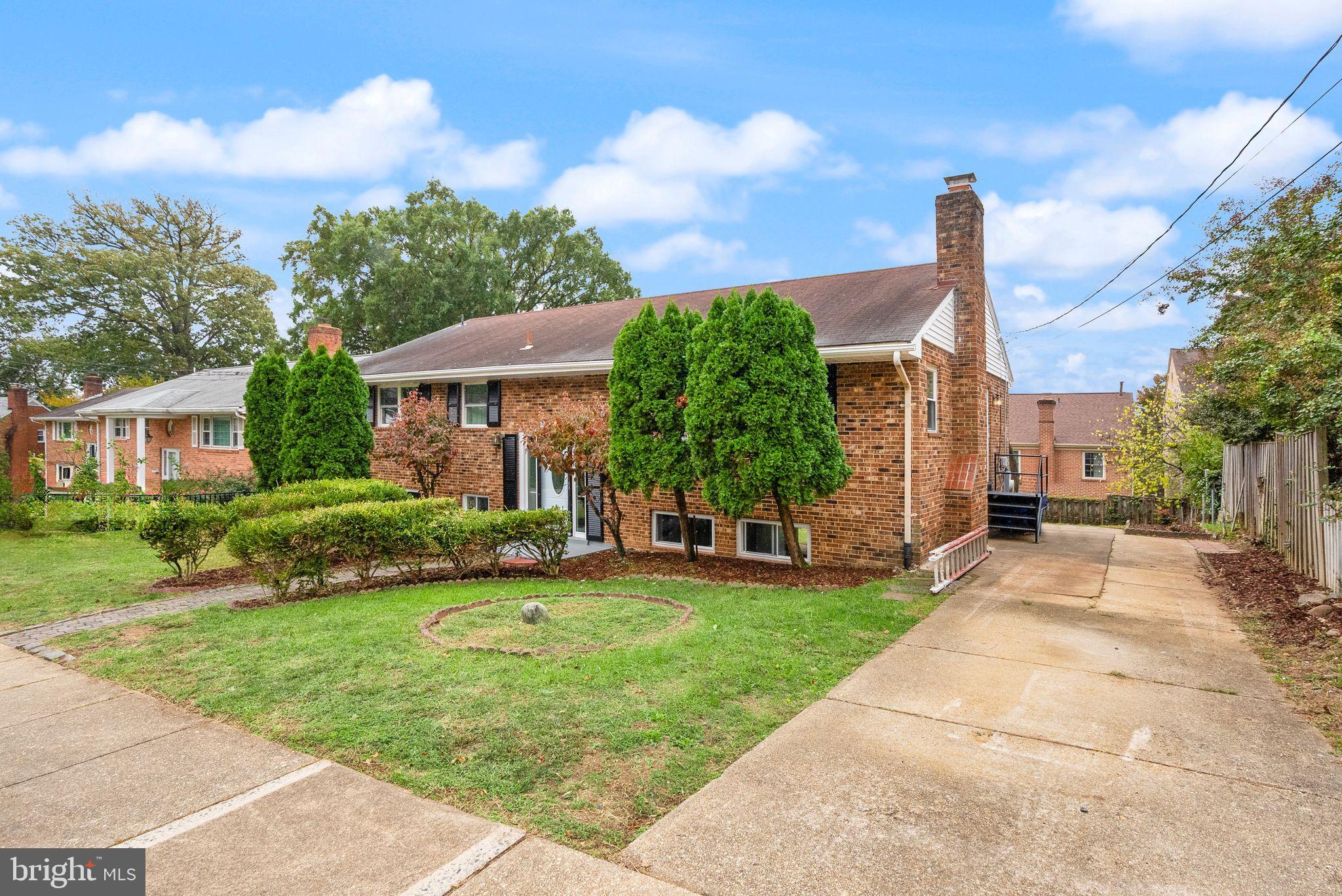 BOULEVARD MANOR - Residential