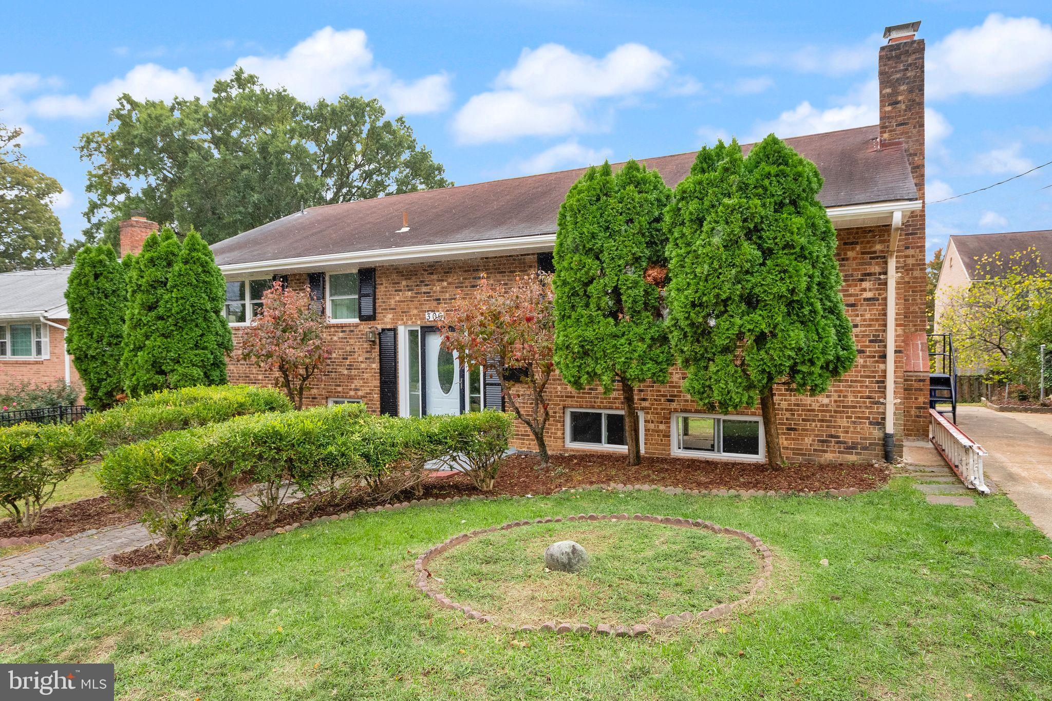 BOULEVARD MANOR - Residential