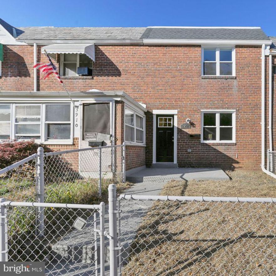 Come check out this spacious 3BD, 1.5BR , townhome in Baltimore, City. This home features gorgeous laminated-wood floors throughout with a newly renovated kitchen and brand-new stainless-steel appliances along with brand new washer/dryer. The basement is unfinished but perfect for extra storage space. Like what you see? Give us a call and complete an application.