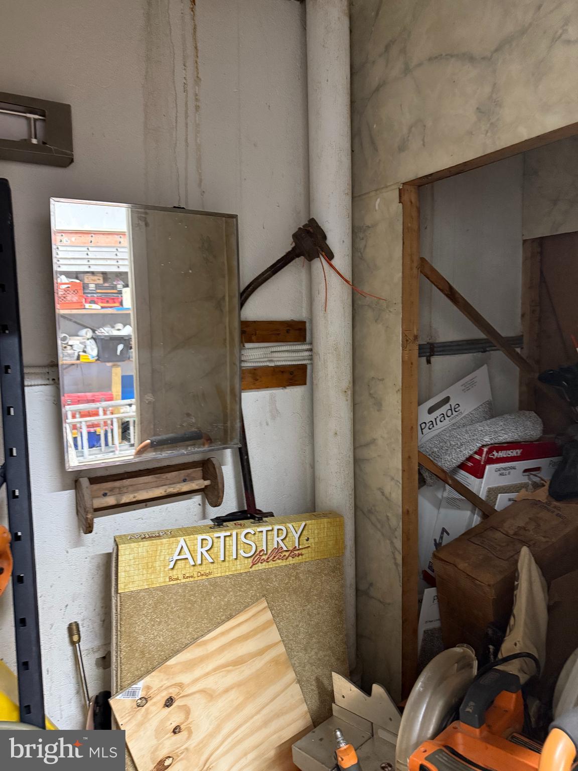 800 sqft garage zoned RSA5
