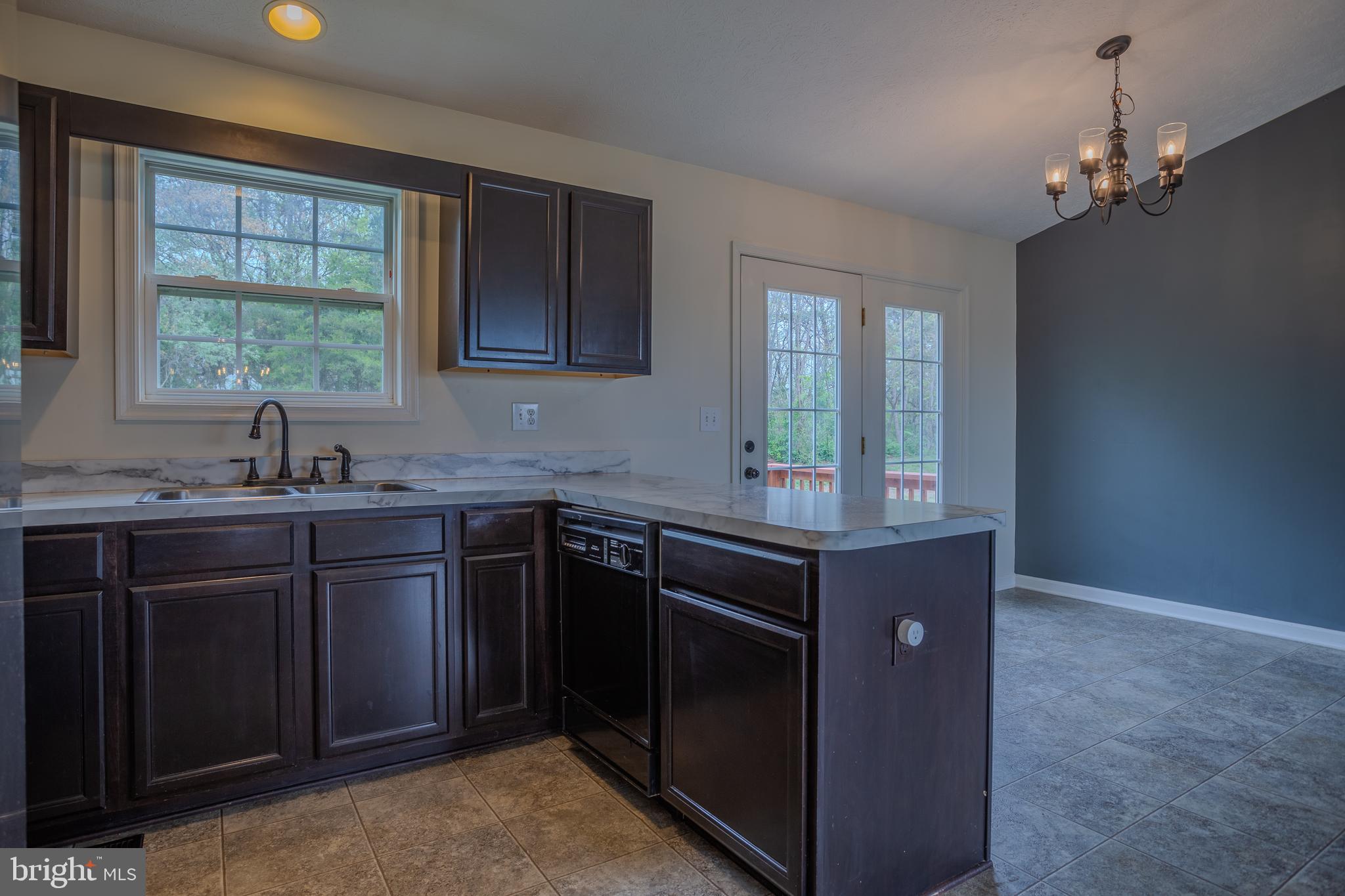 CHESSIE COURT - Residential