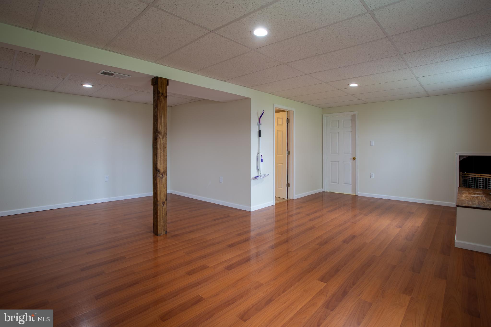 CHESSIE COURT - Residential