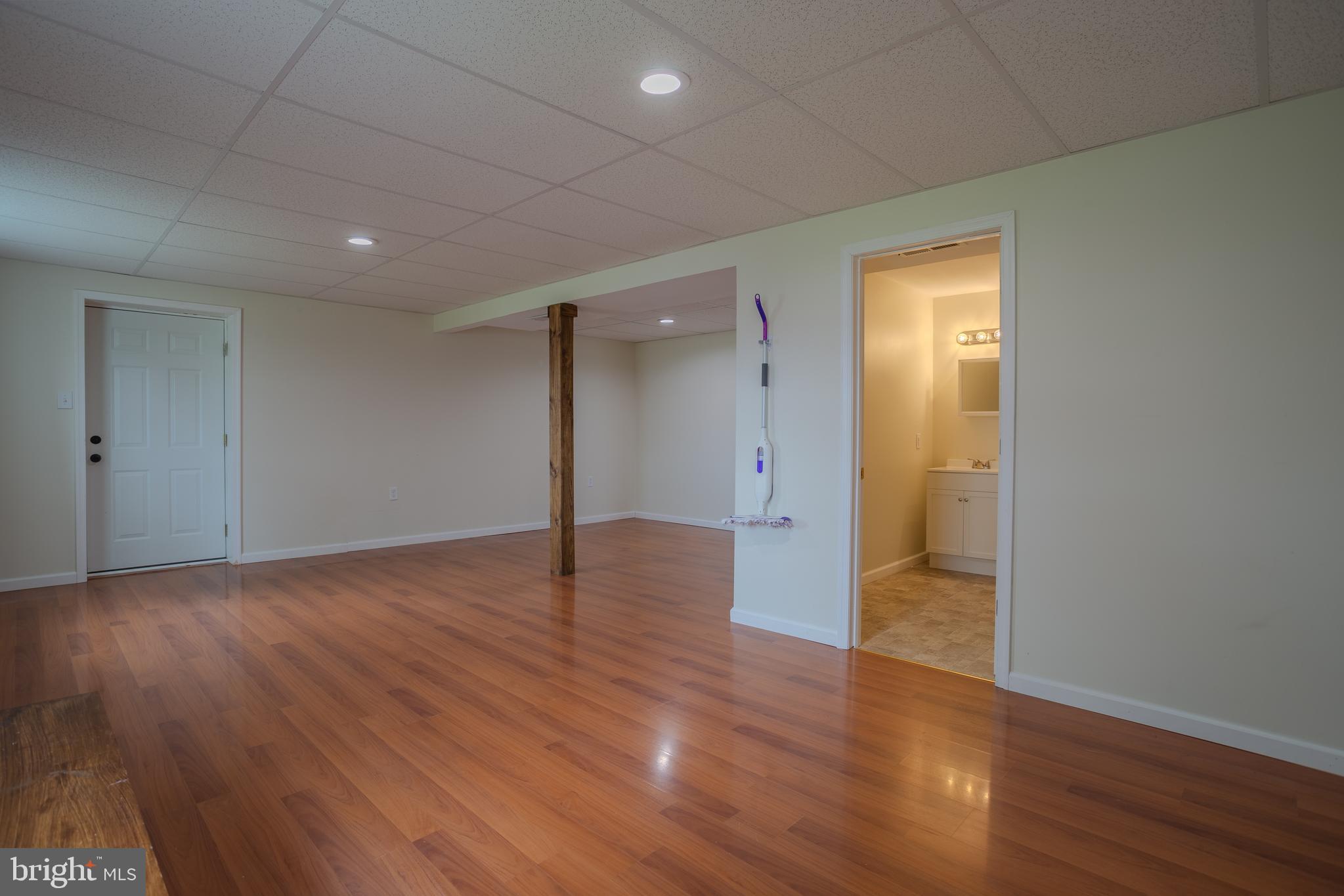 CHESSIE COURT - Residential